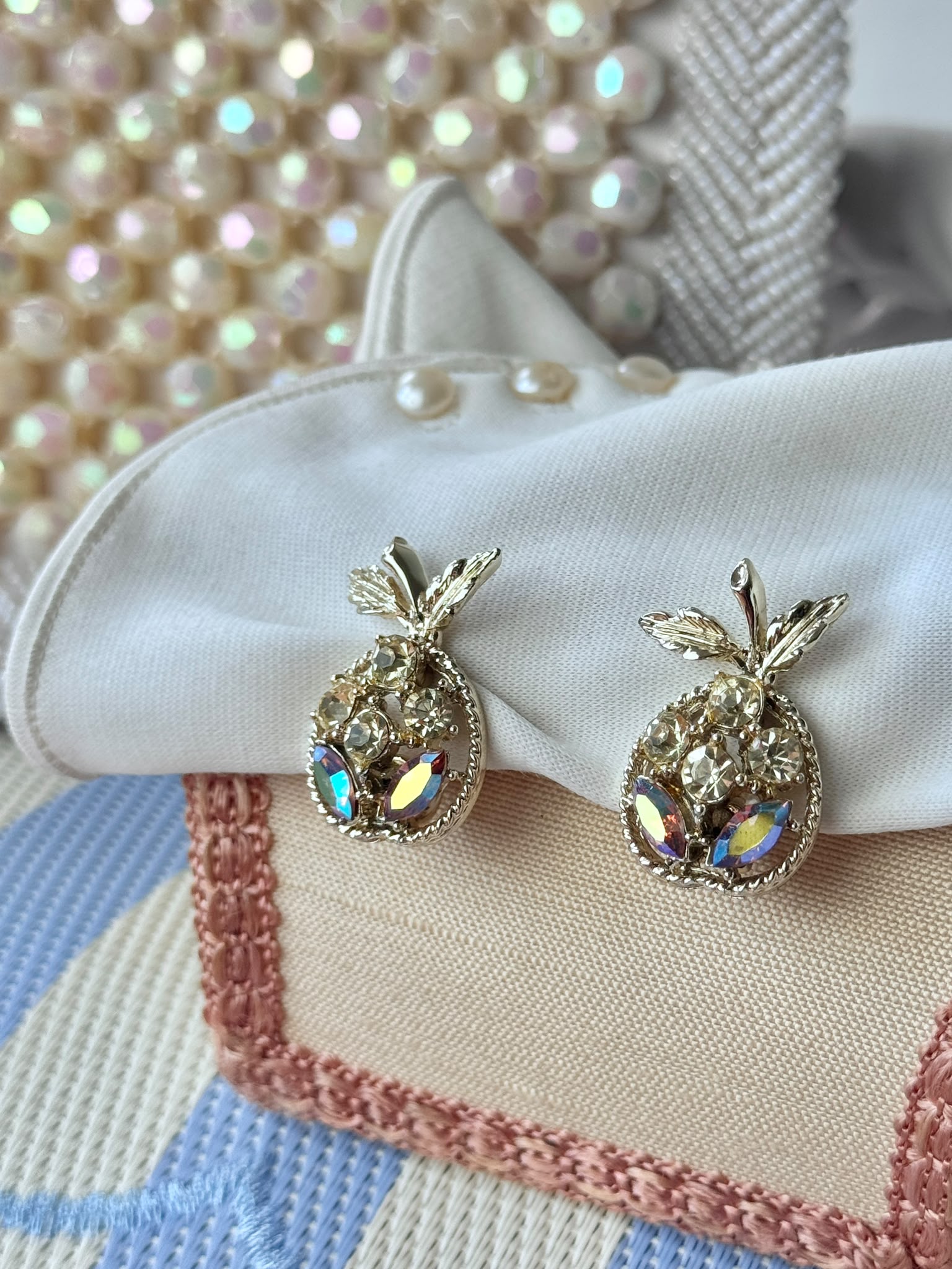 Vintage 1950s Sparkling Apple Pear Clip Earrings (MT2601)