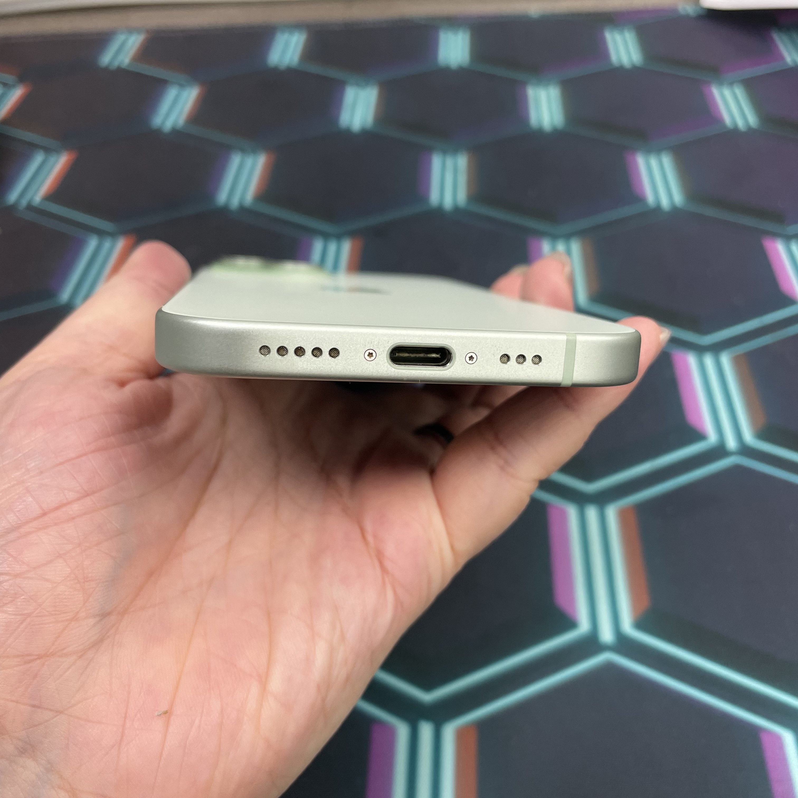*7716 15 勁靚機 128GB 電84 綠色 green