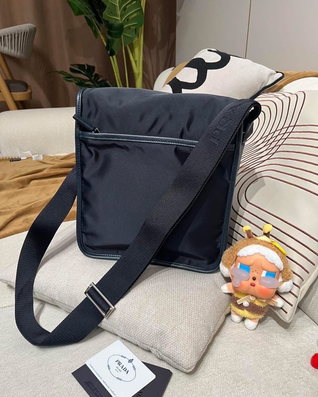 Prada nylon bag Crossbody 100%Authentic,98%new✅ certificate✅Dust bag