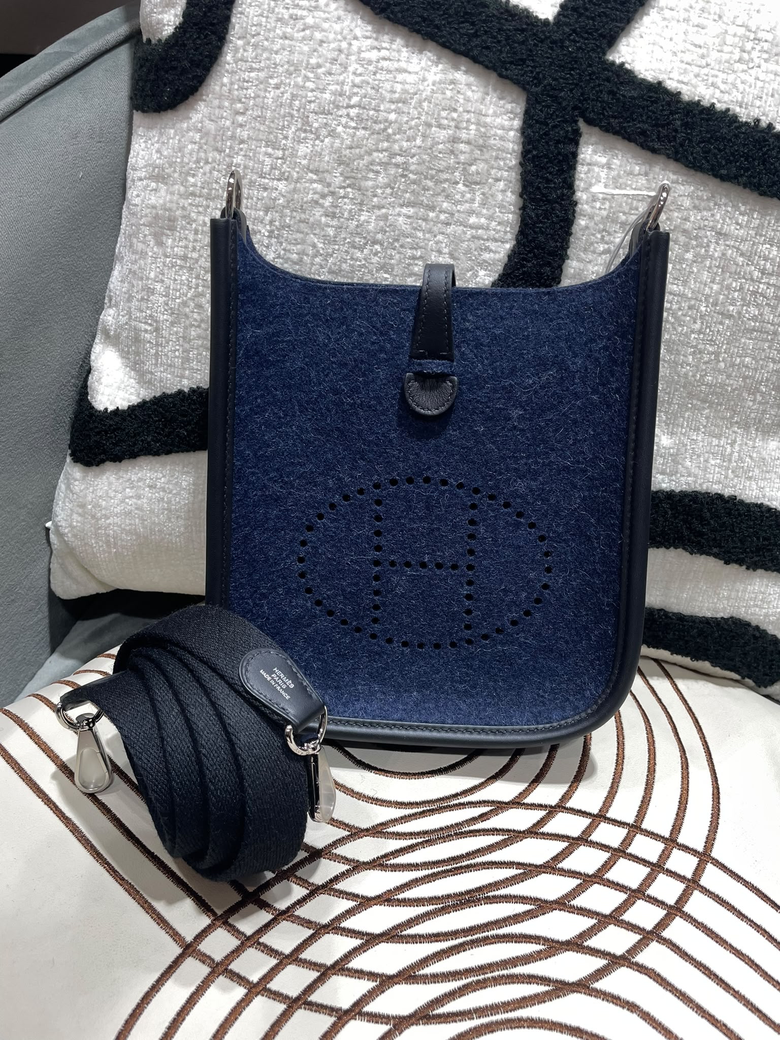 全新 HERMES Mini Evelyne 16 , STAMP Z ,2Z 午夜藍 Bleu Nuit牛皮 Feutre 羊毛氈銀扣, 100%Authentic,全新未使用品 ✅收據✅dust bag✅box 