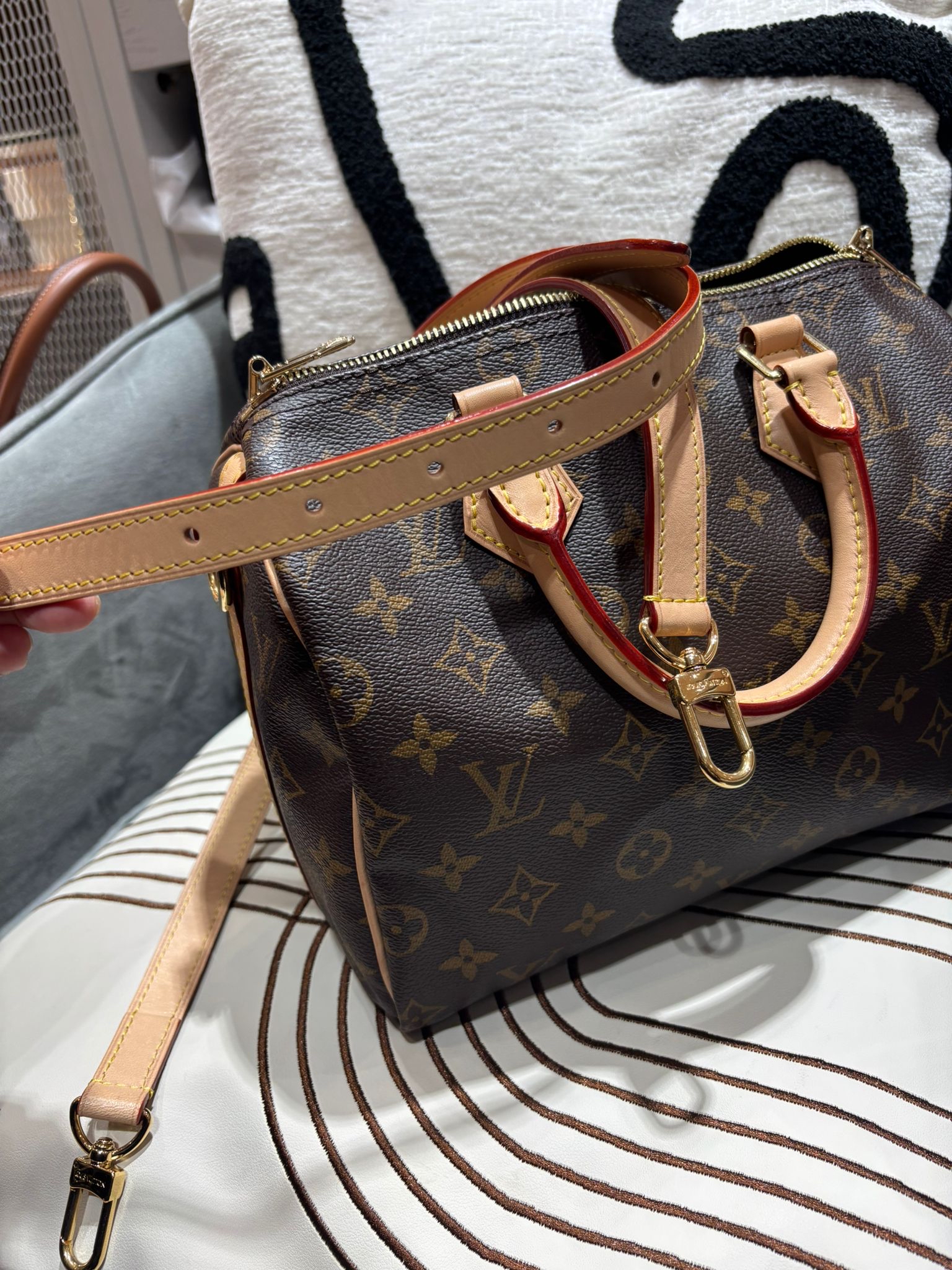 LV speedy Bandoulière 25 monogram 100%Authentic, 98%New  ✅Key Lock ✅長肩帶✅塵袋✅box