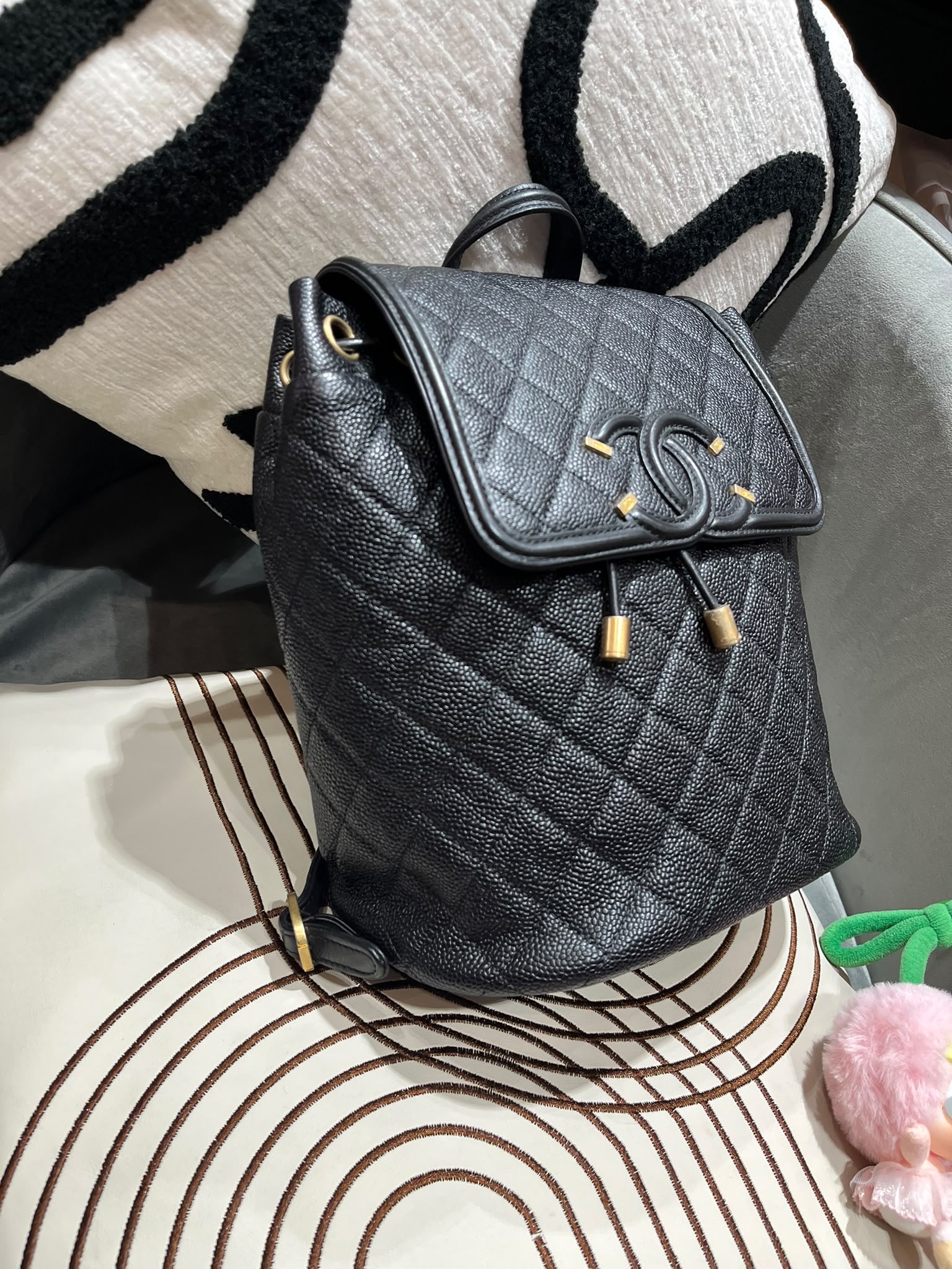 Chanel backpack cc filigree 荔枝牛皮金鏈 100%Authentic ,95%new  ✅card✅塵袋✅box 