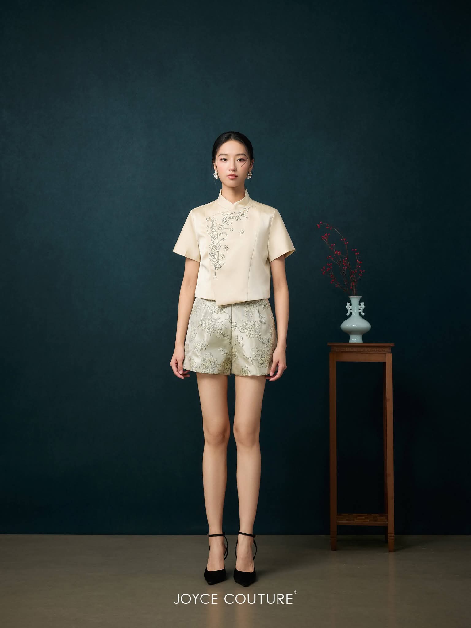 花卉刺绣上衣 T0761