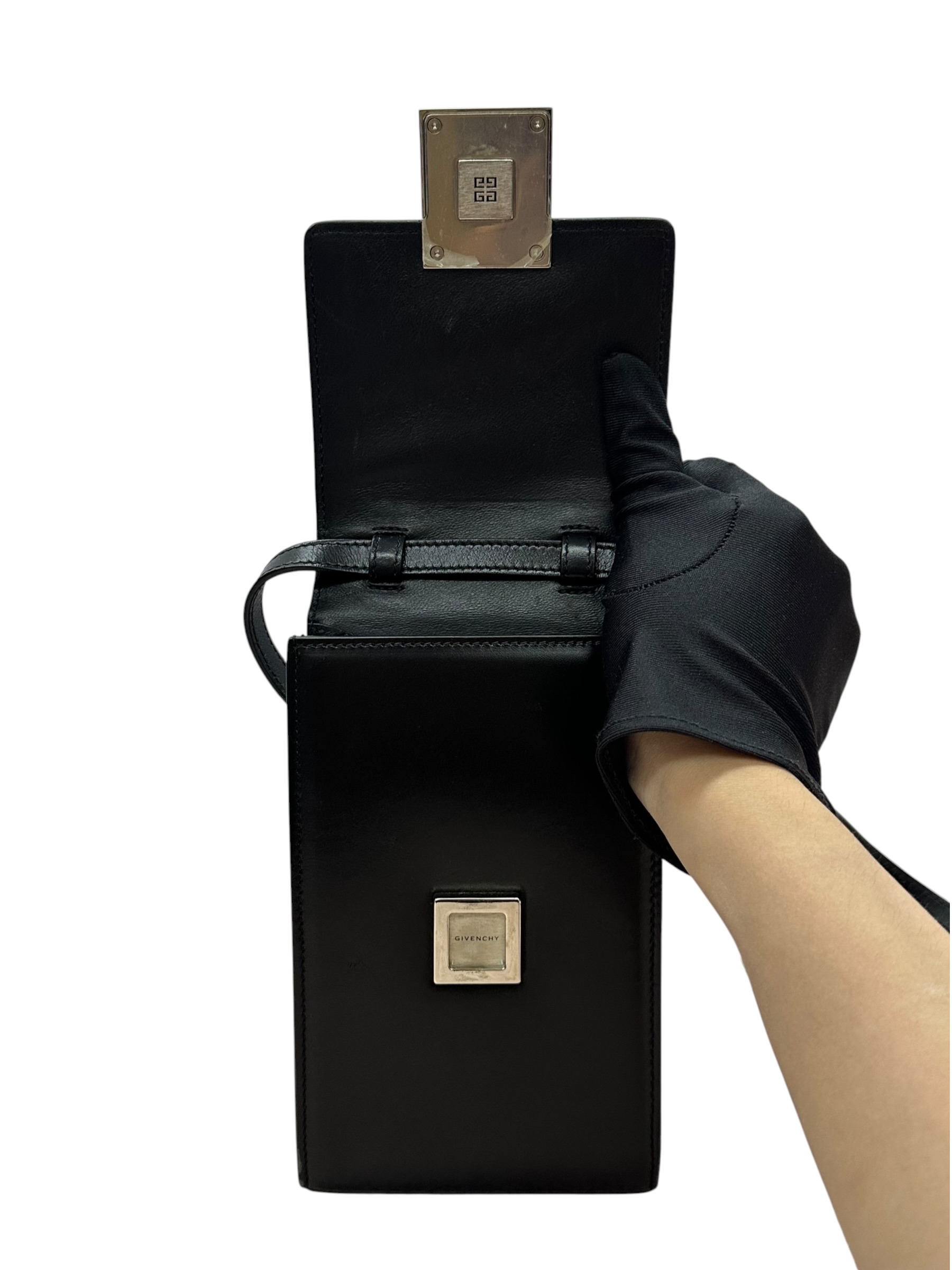 Pre-owned Givenchy Mini 4G Vertical Leather Bag / Product Code: 26052304