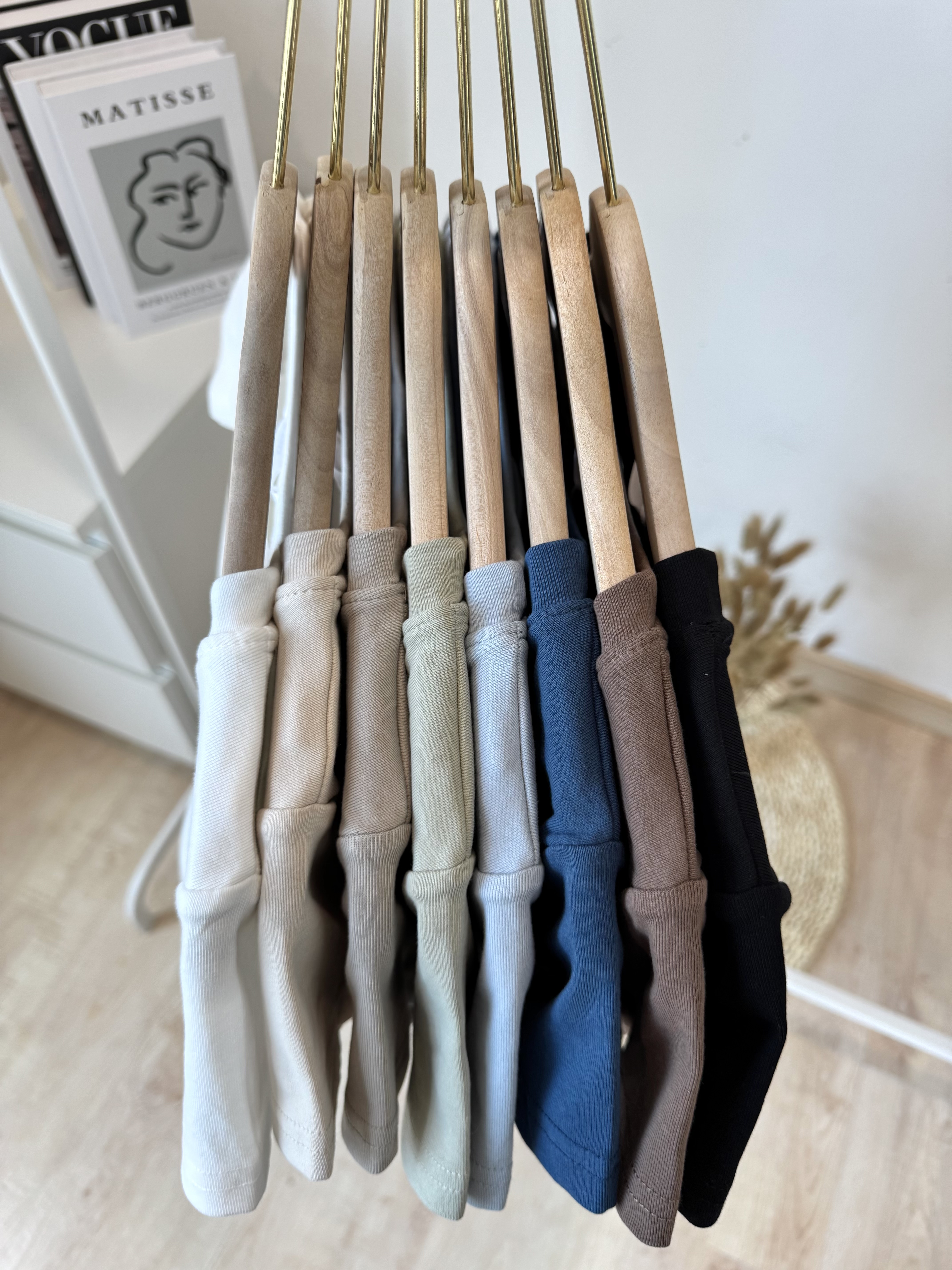 【跑量福利价】Jelly Buny Daily Plain Padded Crop Tee (Removable) 自带胸垫果冻纯色短款Tee(胸垫可拆卸) 【 8 Colours 】