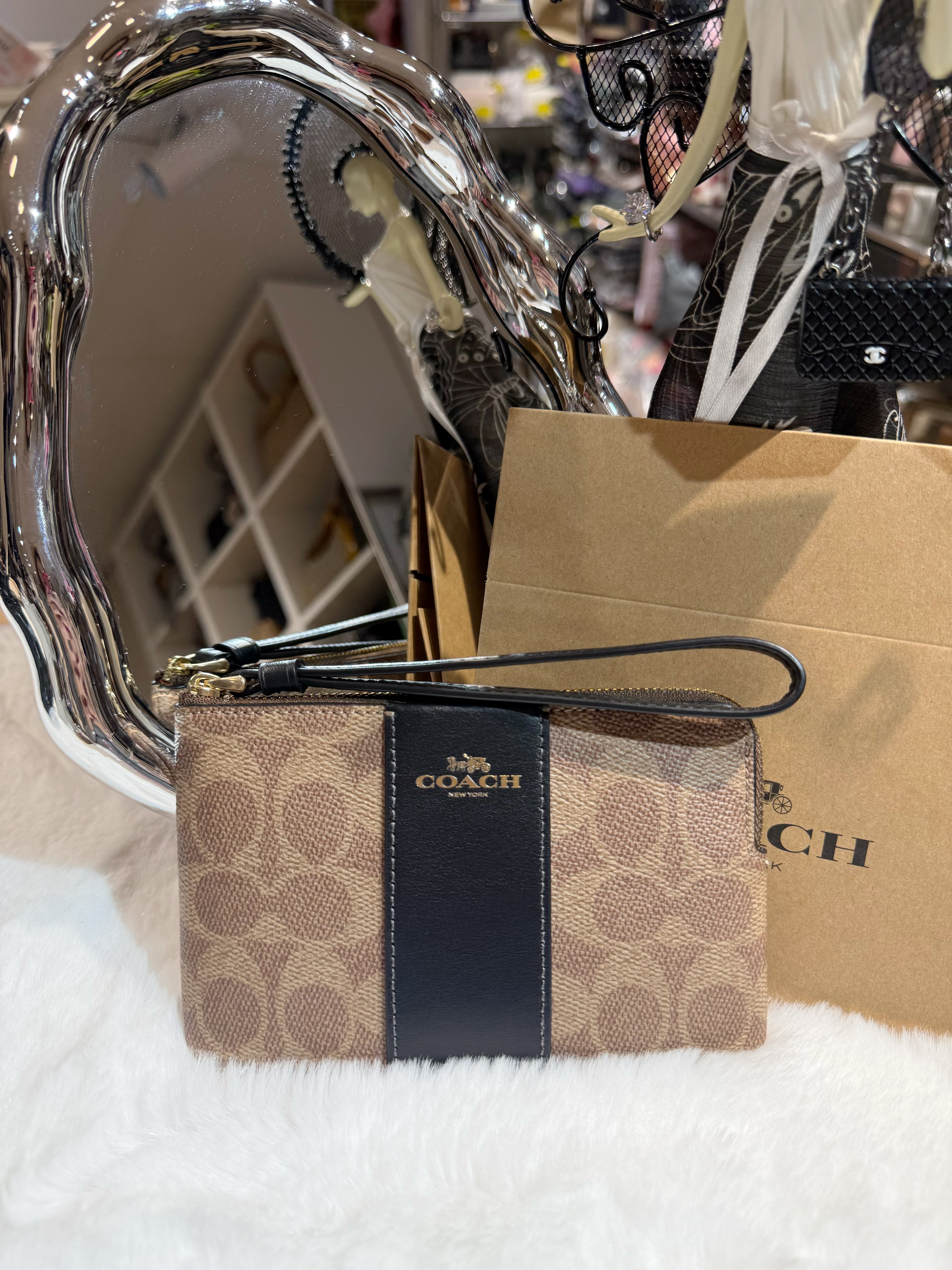 Coach wristlet logo/m/blk