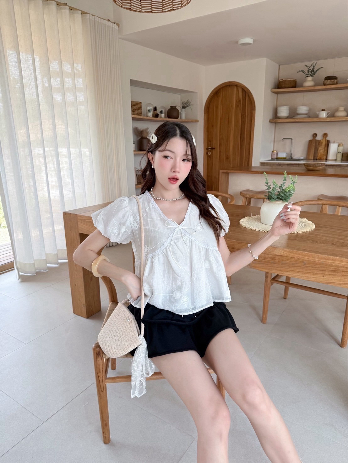 🇹🇭新款預定 ～ v領花花布料上衣