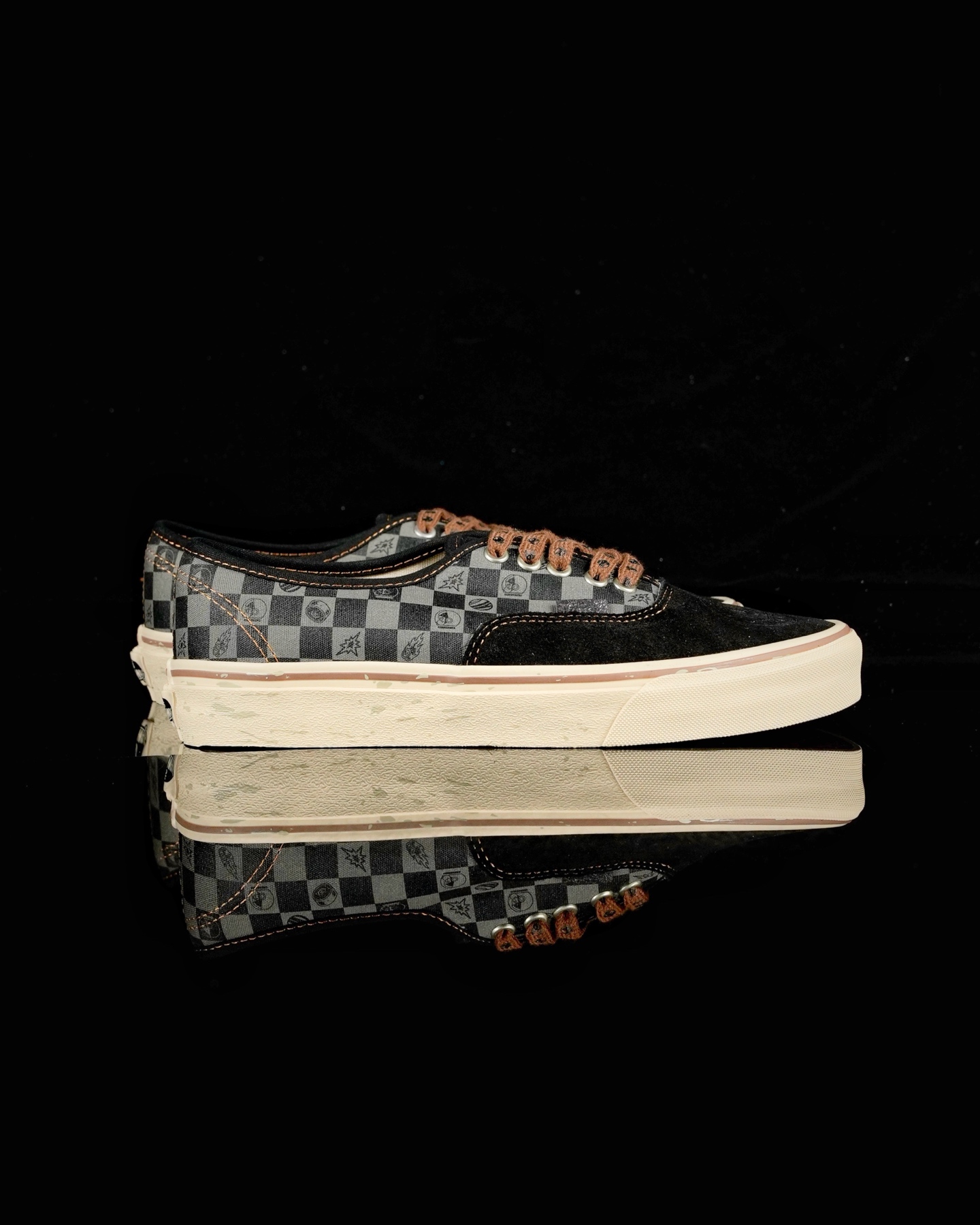 Vans Authentic Pop Mart Space Molly VN000EGAQ3Y