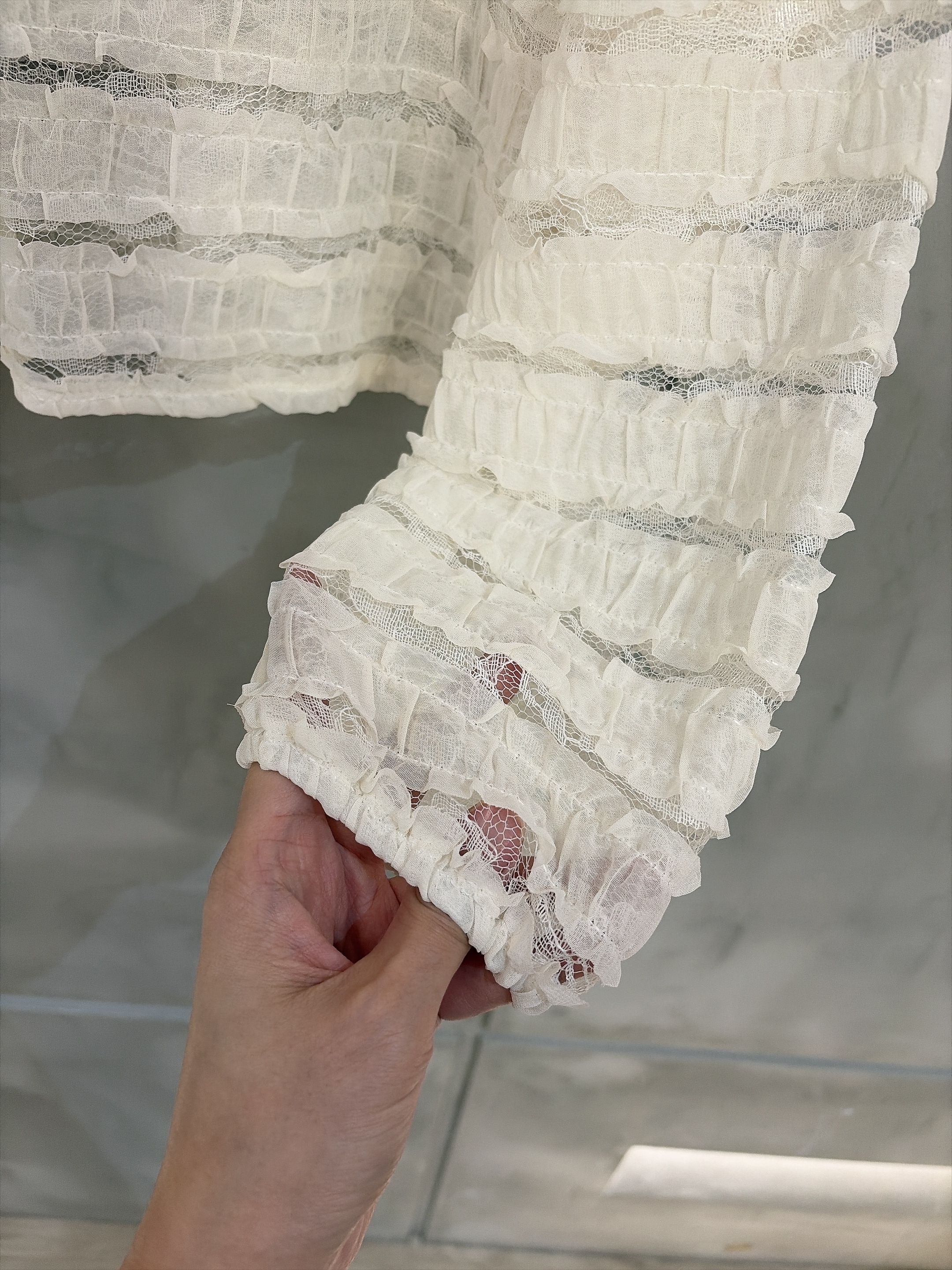 精緻薄lace 米白top 