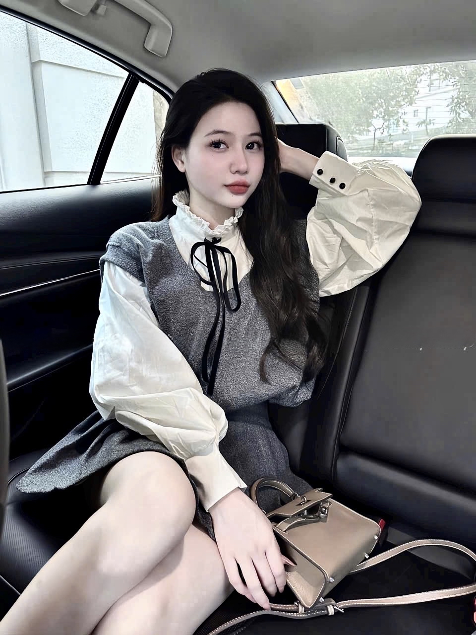 荷葉邊領襯衫及褶襬洋裝兩件套