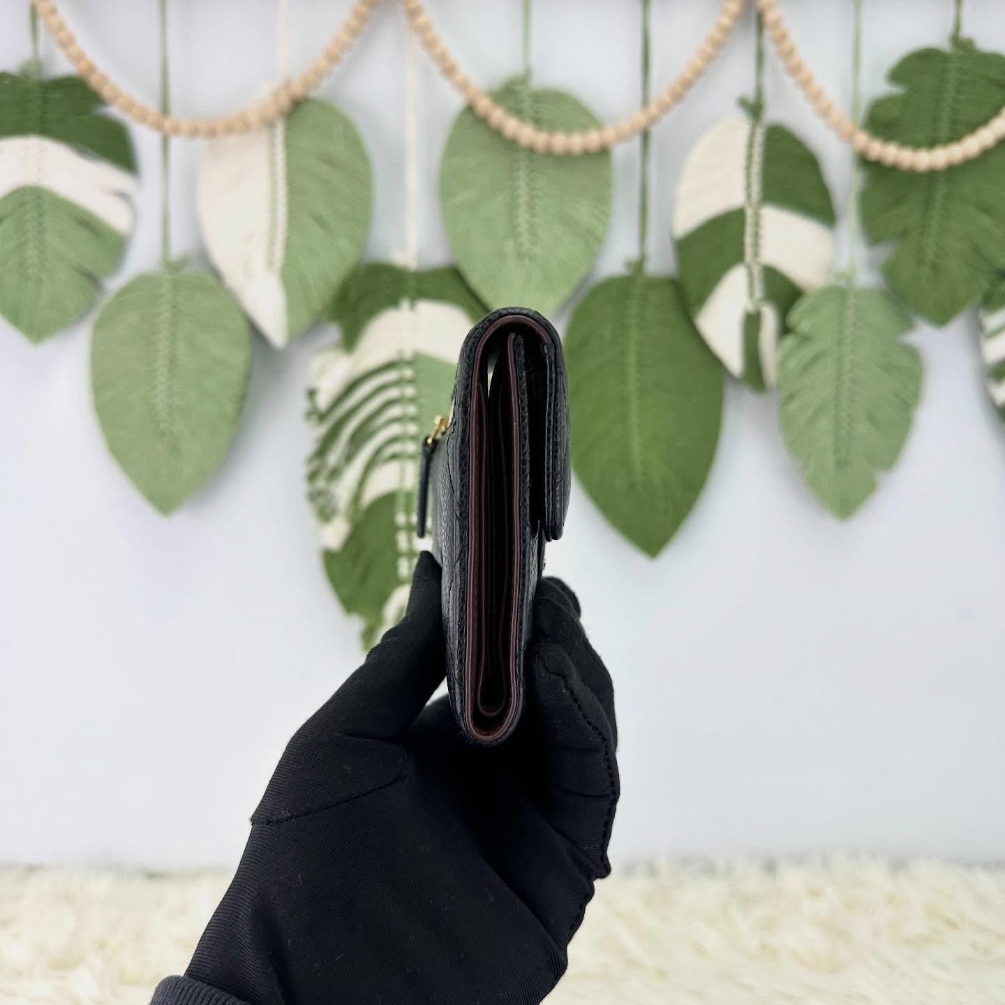 CHANEL🤍PRE OWNED 黑金荔皮牛皮三摺銀包 晶片款🖤 