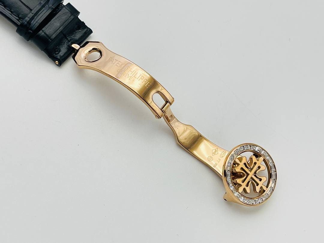 V4升级版 市场最高版本 功能跟正品一样 百达.翡丽星空升级终极版！升级细节： 1⃣️做到了跟正品满天星自动转的功能！ 2⃣️升级日历的排法和正品一样的顺序！ 3⃣️直径42毫米，厚度11毫米！ 4⃣️最大亮点：百达.翡丽星空里的月亮会根据天空上的月亮变化而变化！根据天空上的月圆月缺搬（初一月弯弯初十五月圆）到手表上了！