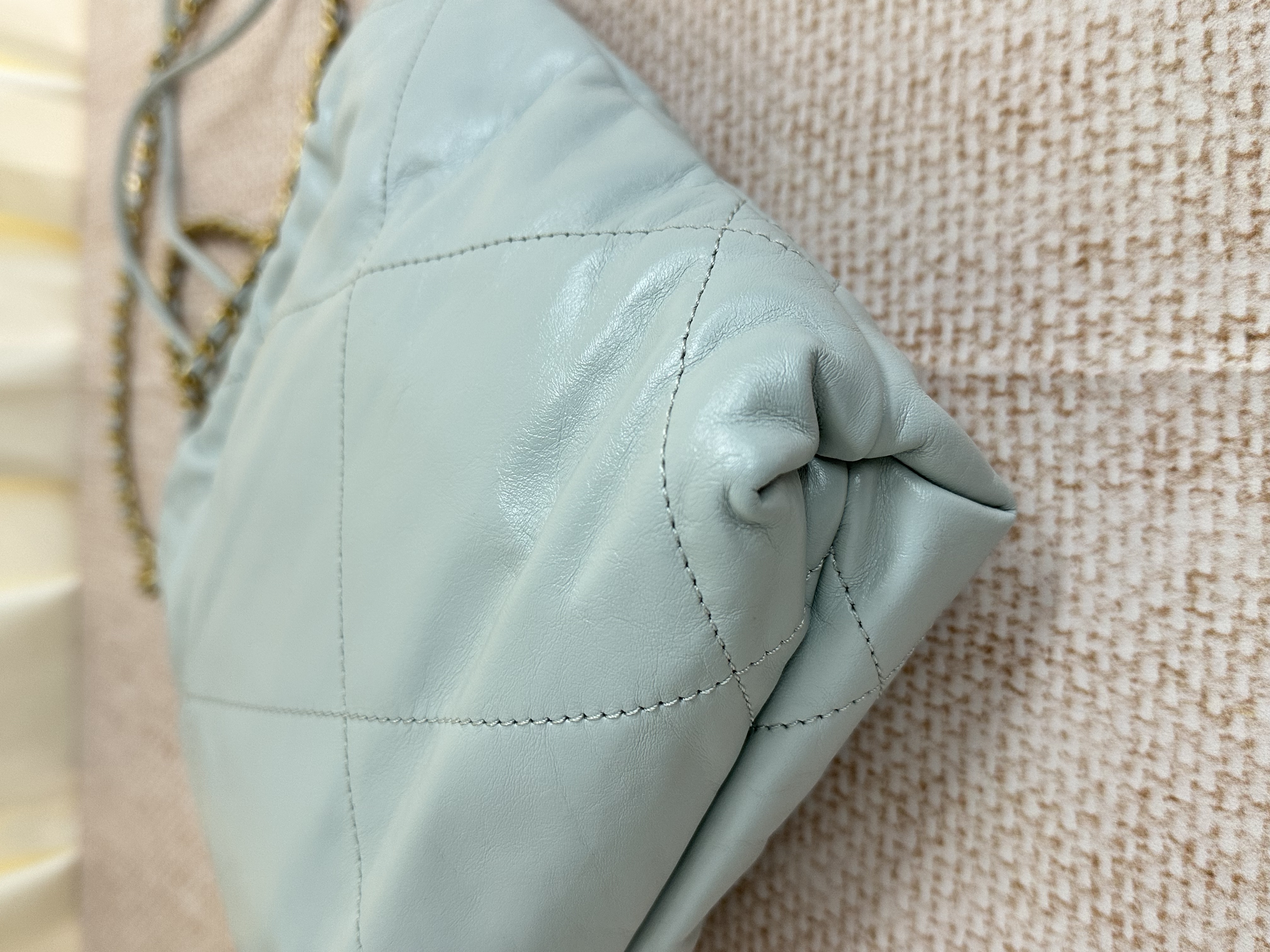 Pre-owned Chanel 22 handbag/ Product Code: 26040609