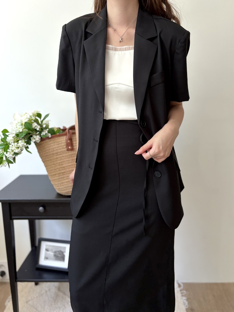 Noir Air Relaxed Blazer (Black)