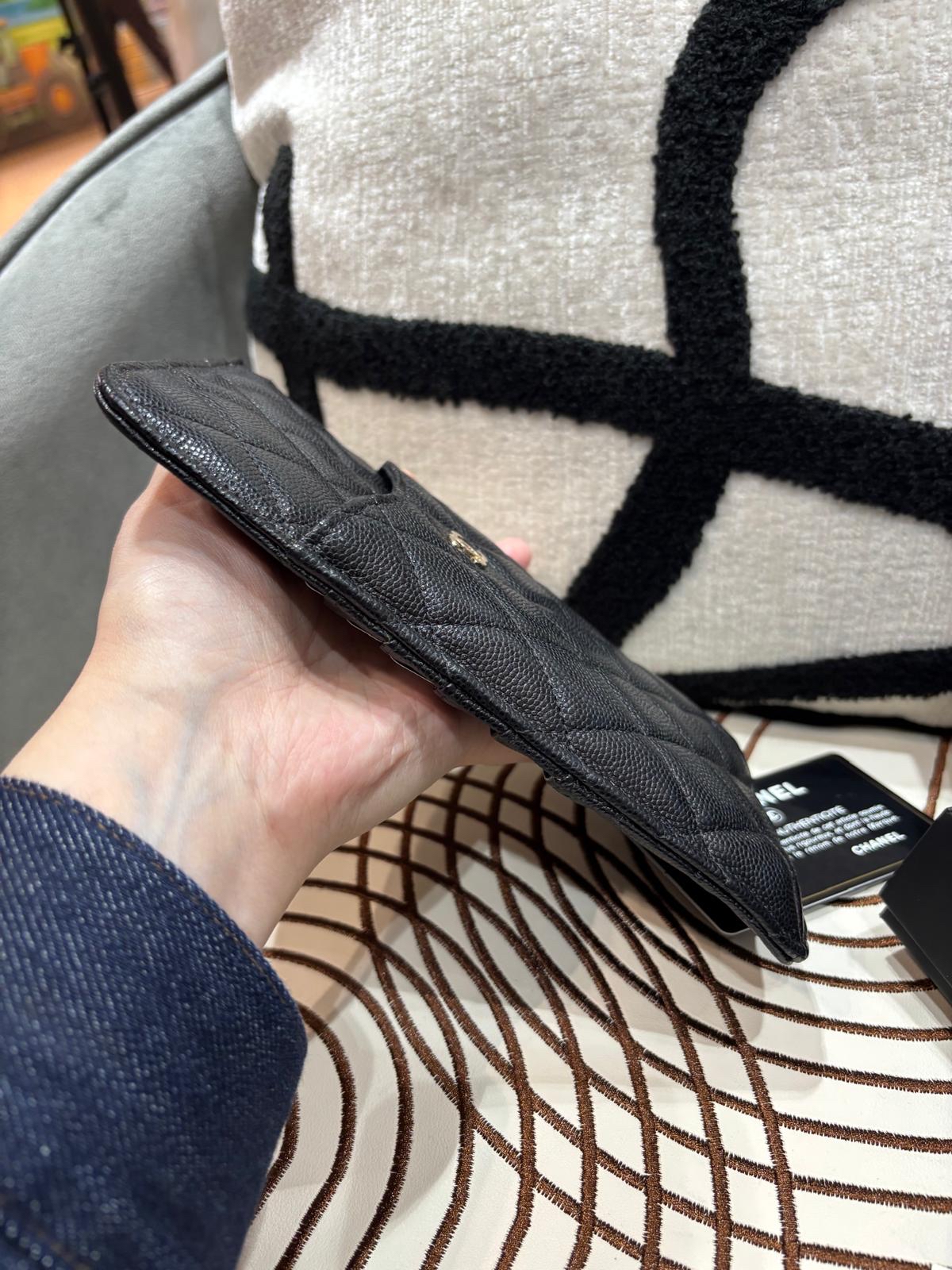 Chanel zip wallet phone pouch 黑色荔枝牛皮金扣 100%Authentic,98%new✅card ✅dust bag 