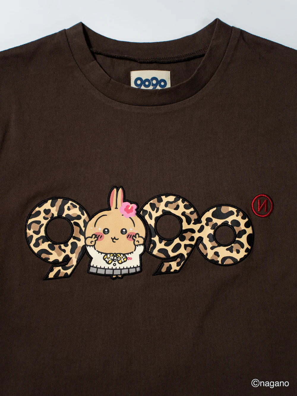 【日版官方受注】9090 x Chiikawa OG Logo Tee - Brown