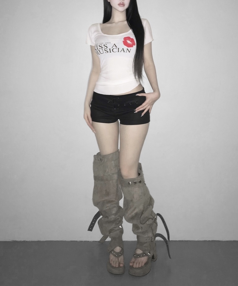 Graphic Scoop Neck Slim-Fit Top