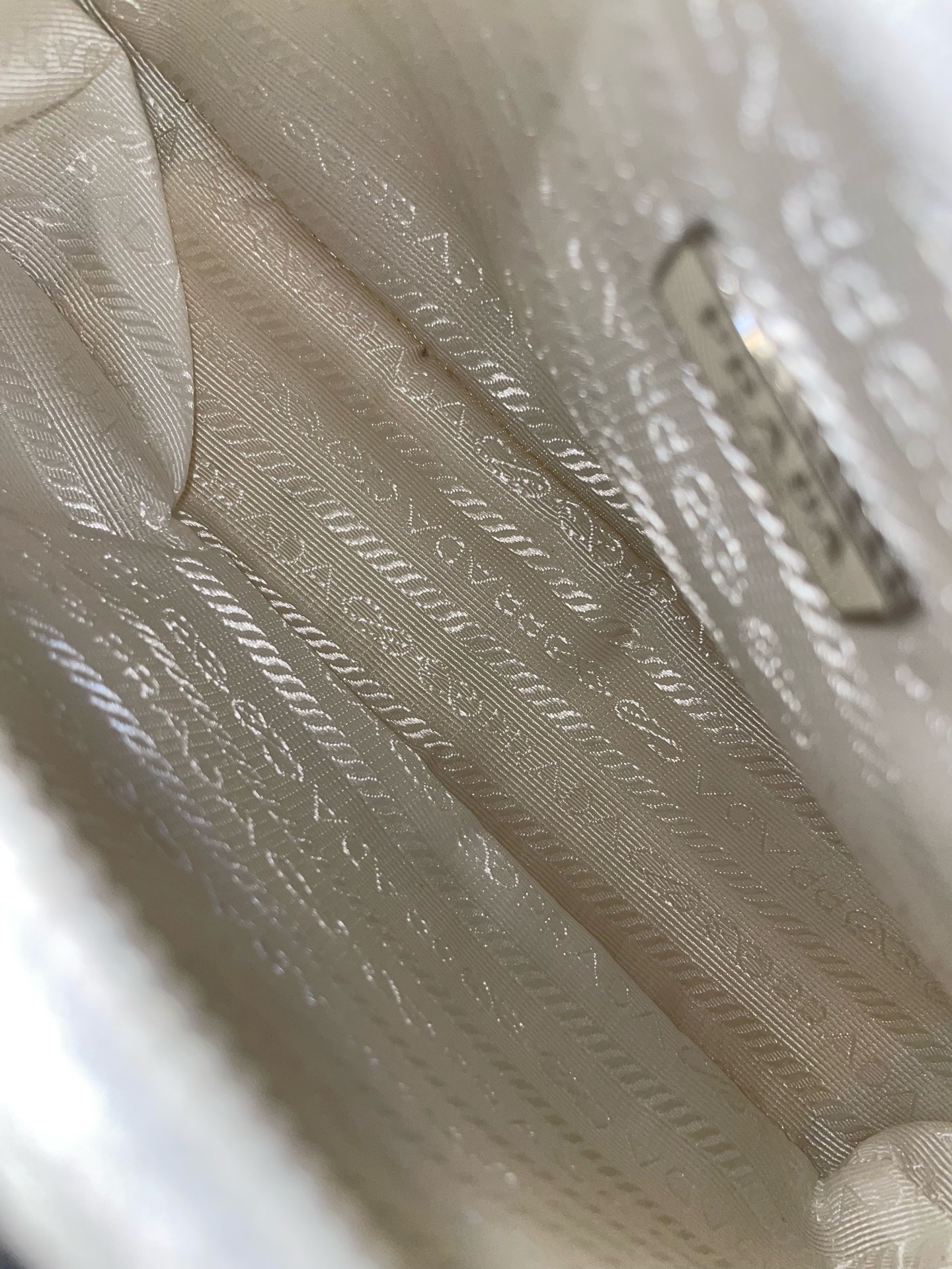 【預訂貨品】Prada 米白色 Hobo