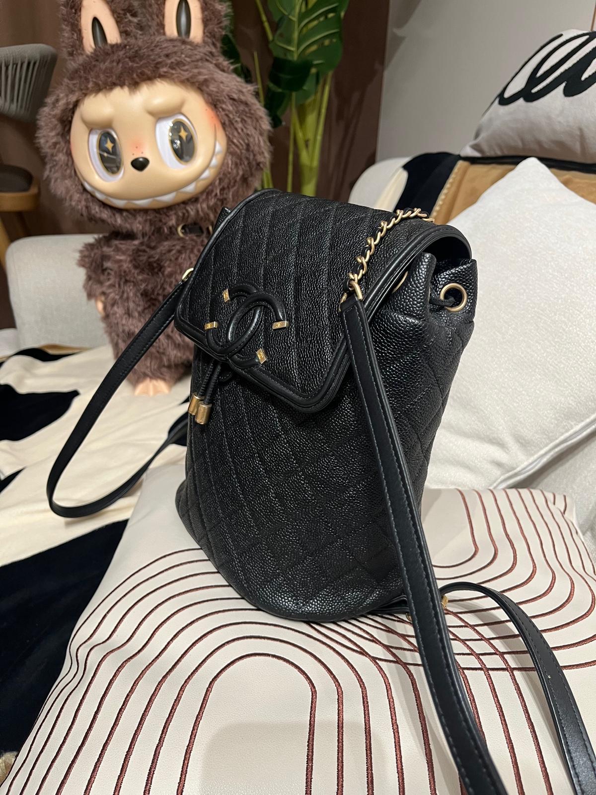 Chanel backpack cc filigree 荔枝牛皮金鏈 100%Authentic ,95%new  ✅card✅塵袋✅box 
