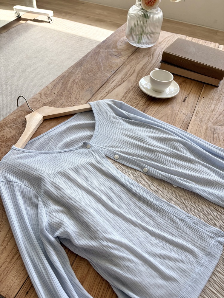 Airy Pastel Cropped Cardigan (Blue)