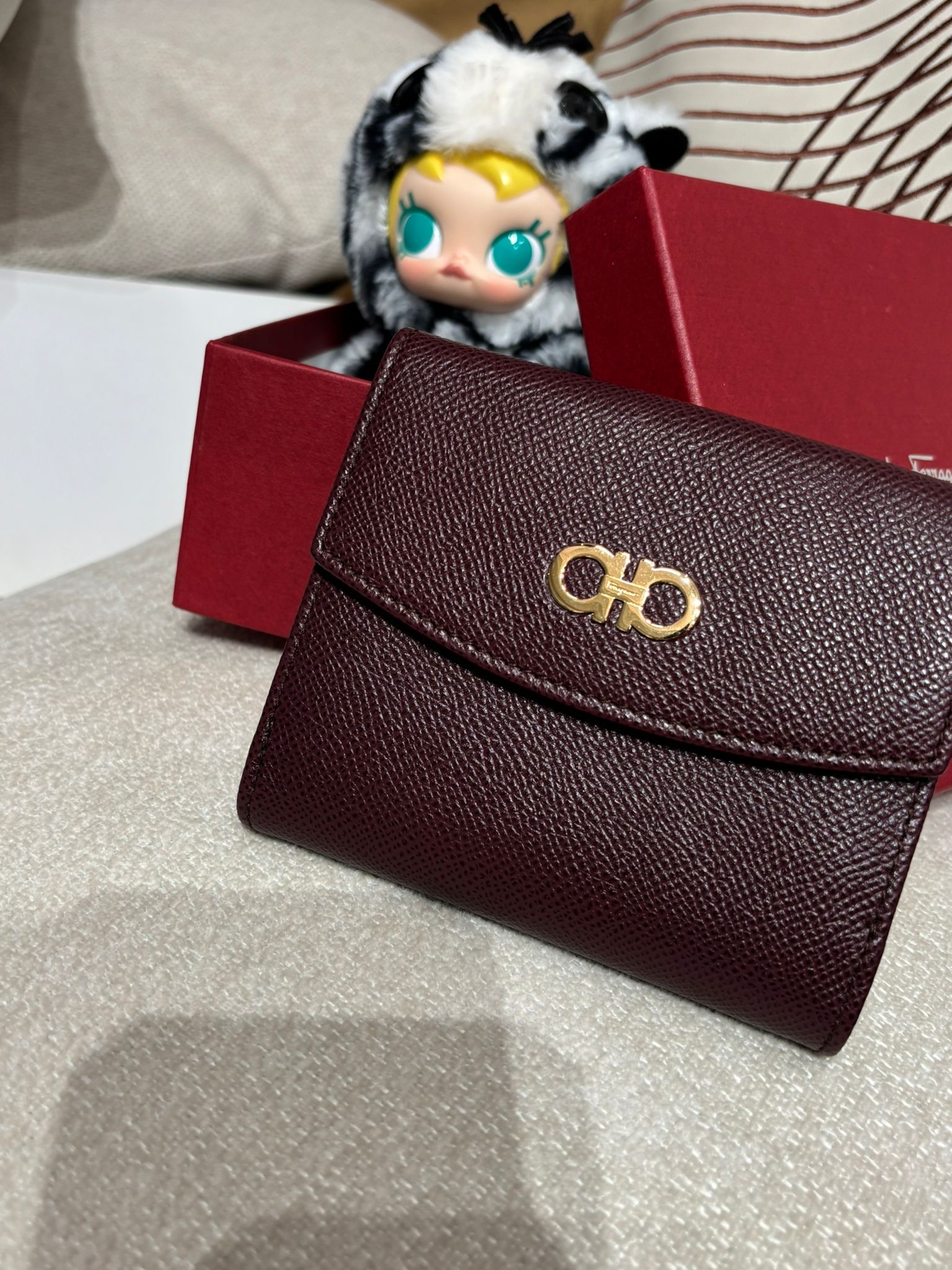 Salvatore Ferragamo campact wallet  100%Authentic,全新 ✅nfc ,booklet✅box