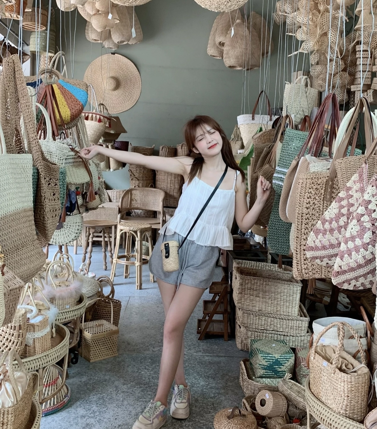 TP397木耳花边吊带