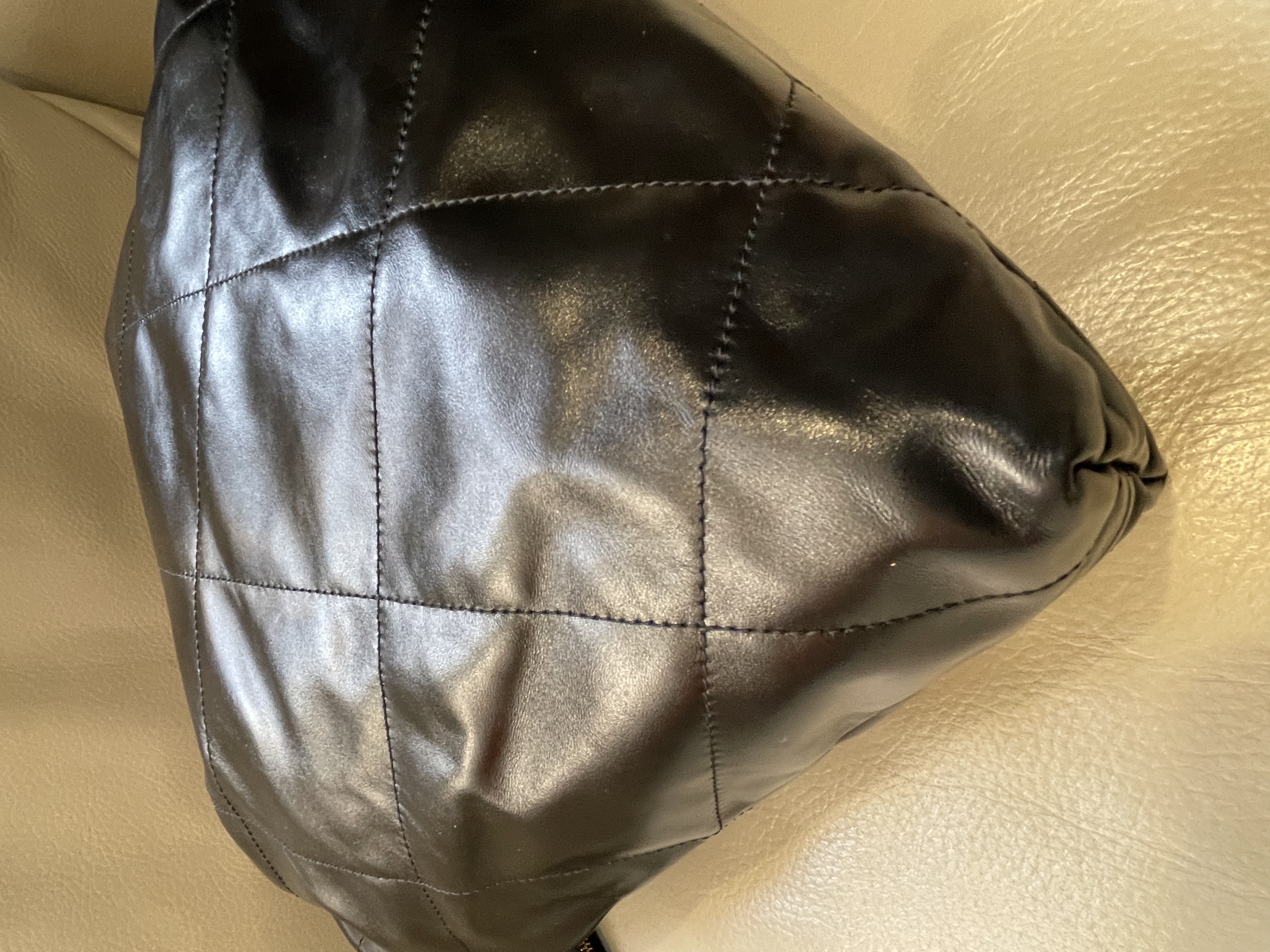 Pre-owned Chanel 22 bag / Product Code: 26031413