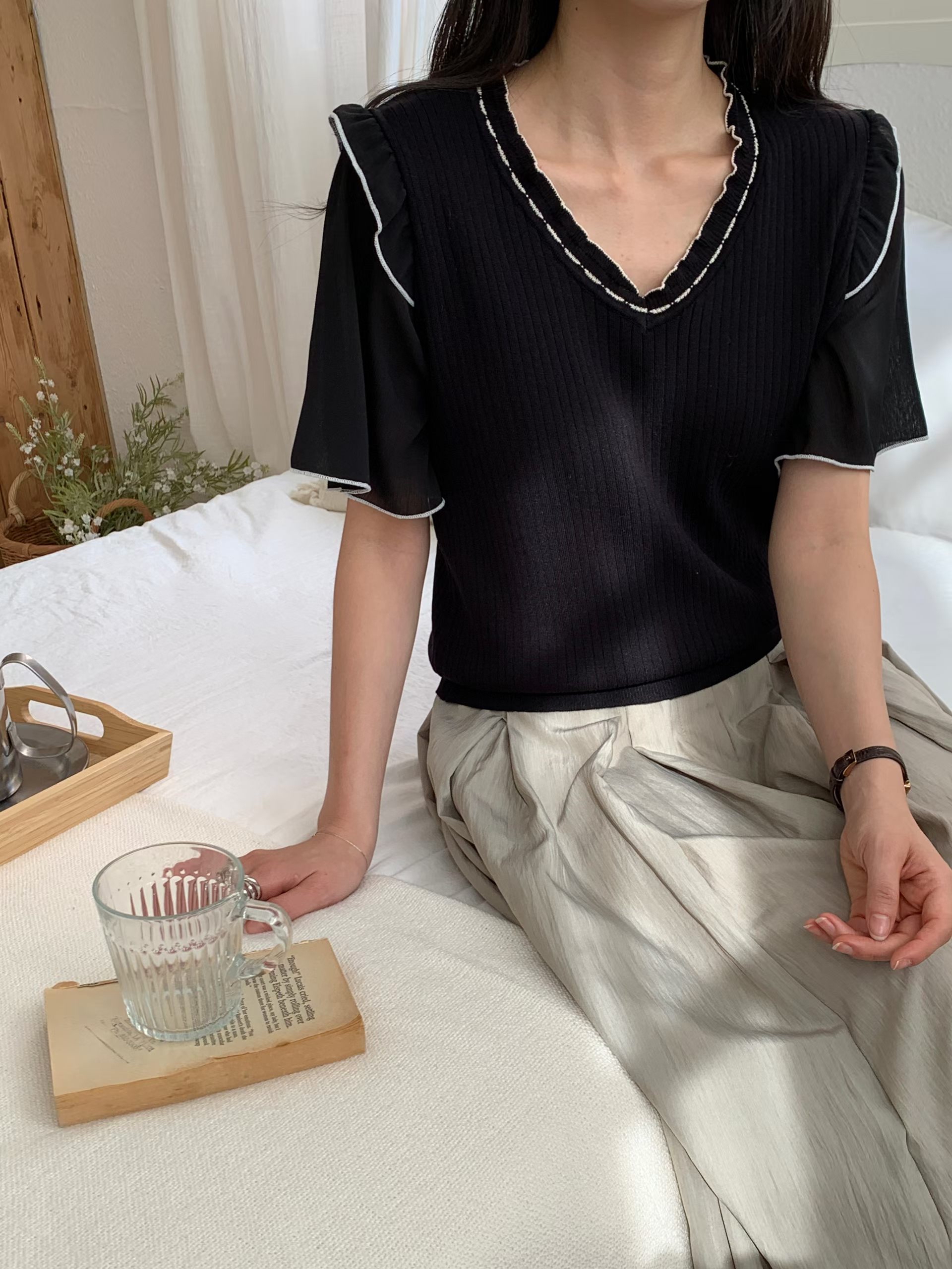 CT12 韓系木耳邊V領針織top