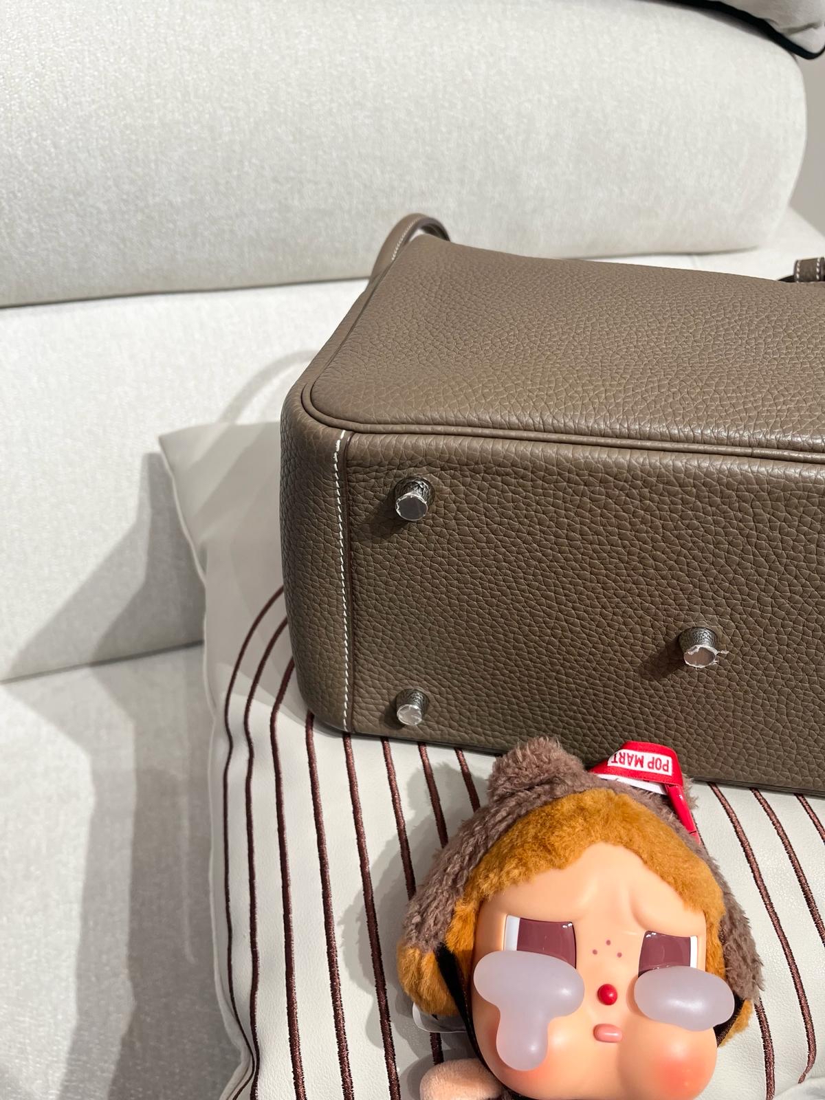 Hermes Lindy 26 Stamp D Etoupe 大象灰銀扣100%Authentic, 98%New ✅Dust bag✅Raincoat✅Box