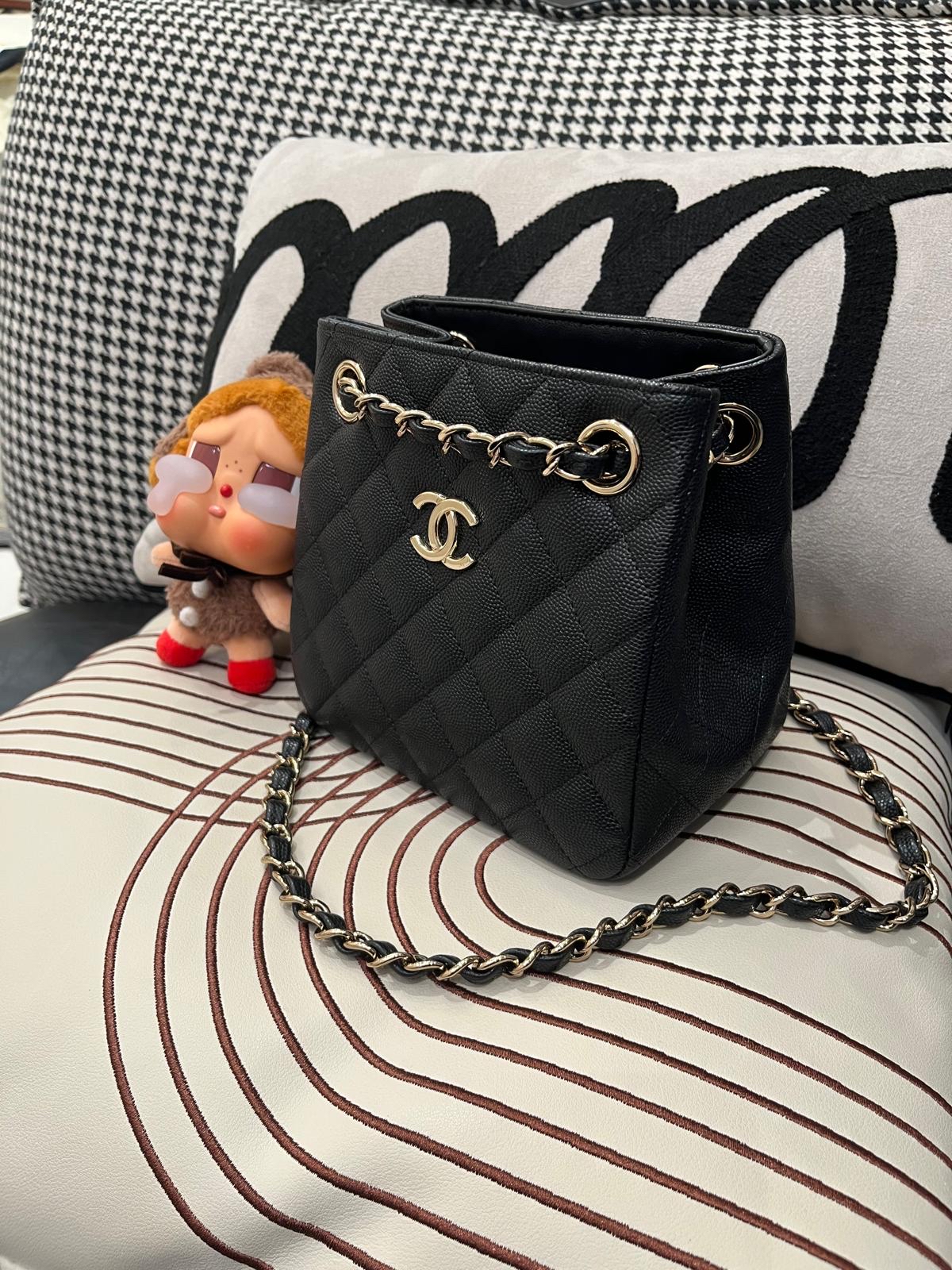 Chanel Mini Bucket Bag 黑色魚子醬牛皮金鏈100%Authentic, 98%new ✅晶片✅Dust bag✅Box