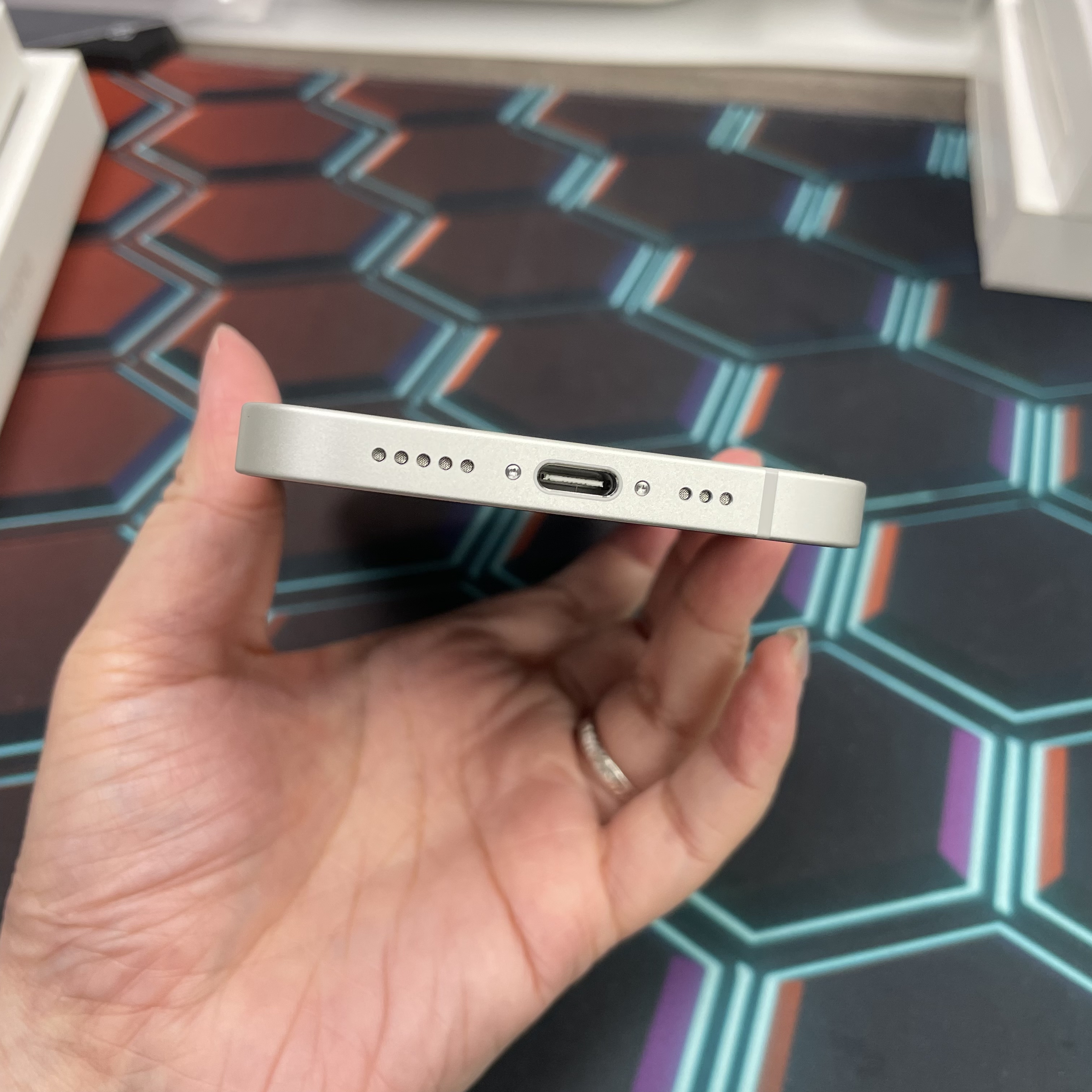 *7939 17e 未使用品 256GB 電100 白色 white