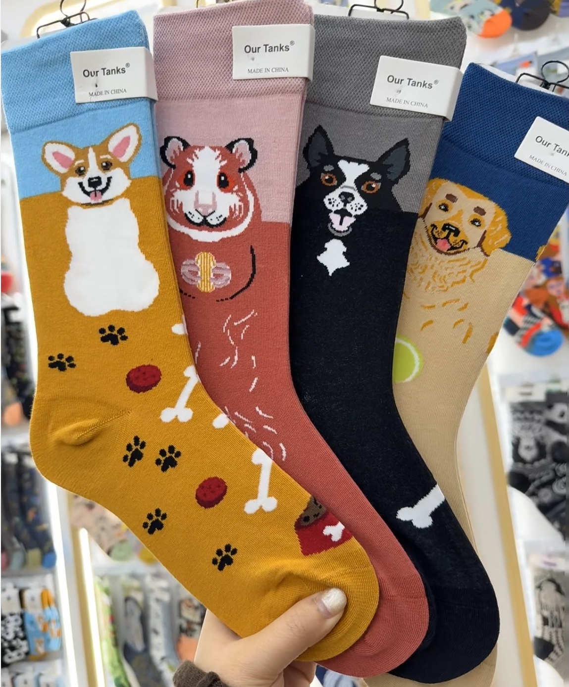 $88套4對。2套起$78套。這是一個以「將藝術穿在腳上」為核心理念的創意襪類品牌。