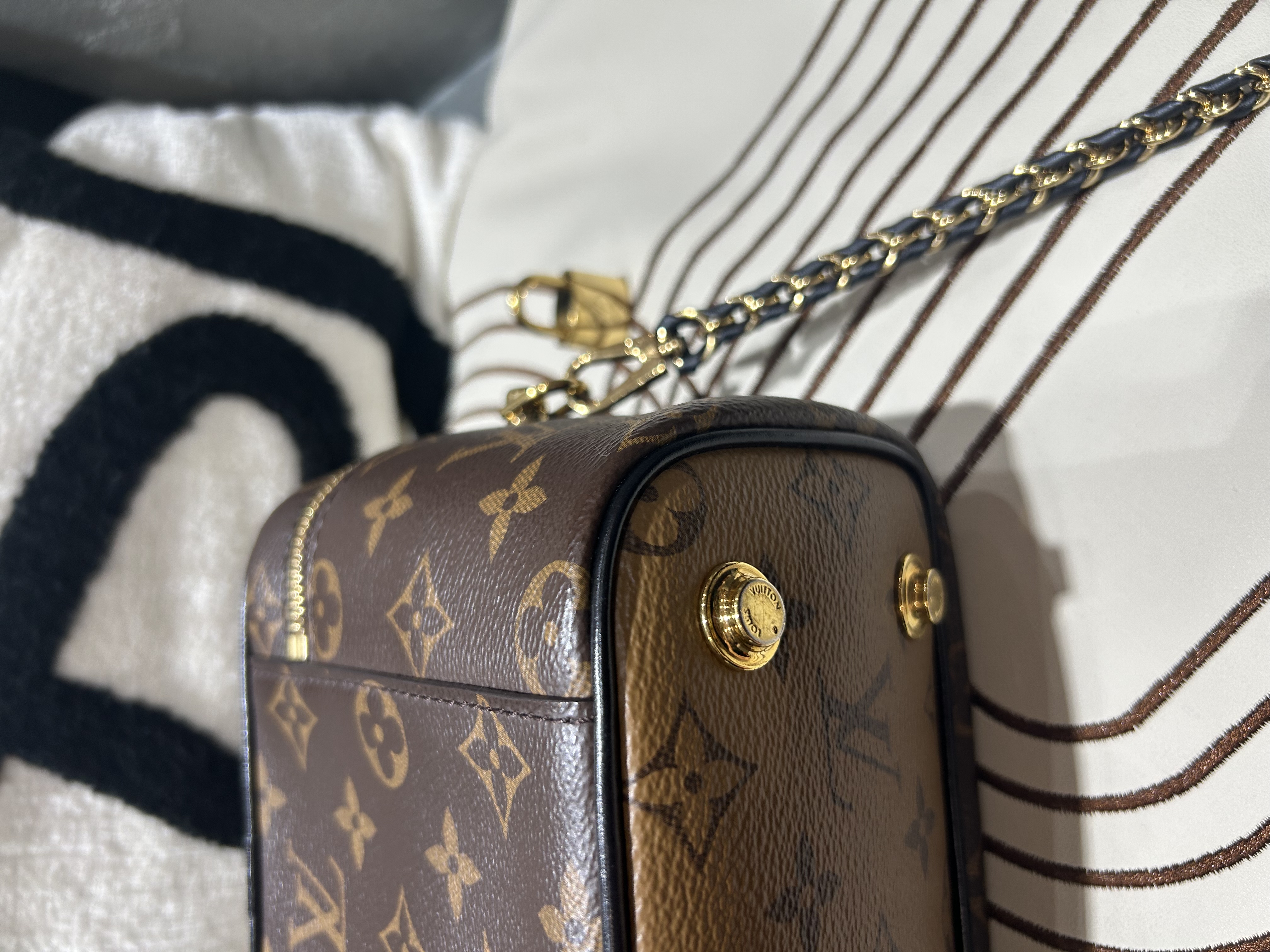 Lv Vanity PM Vanity Case M45165, Monogram Reverse 100%Authentic,92%new  ✅key lock ✅dust bag  