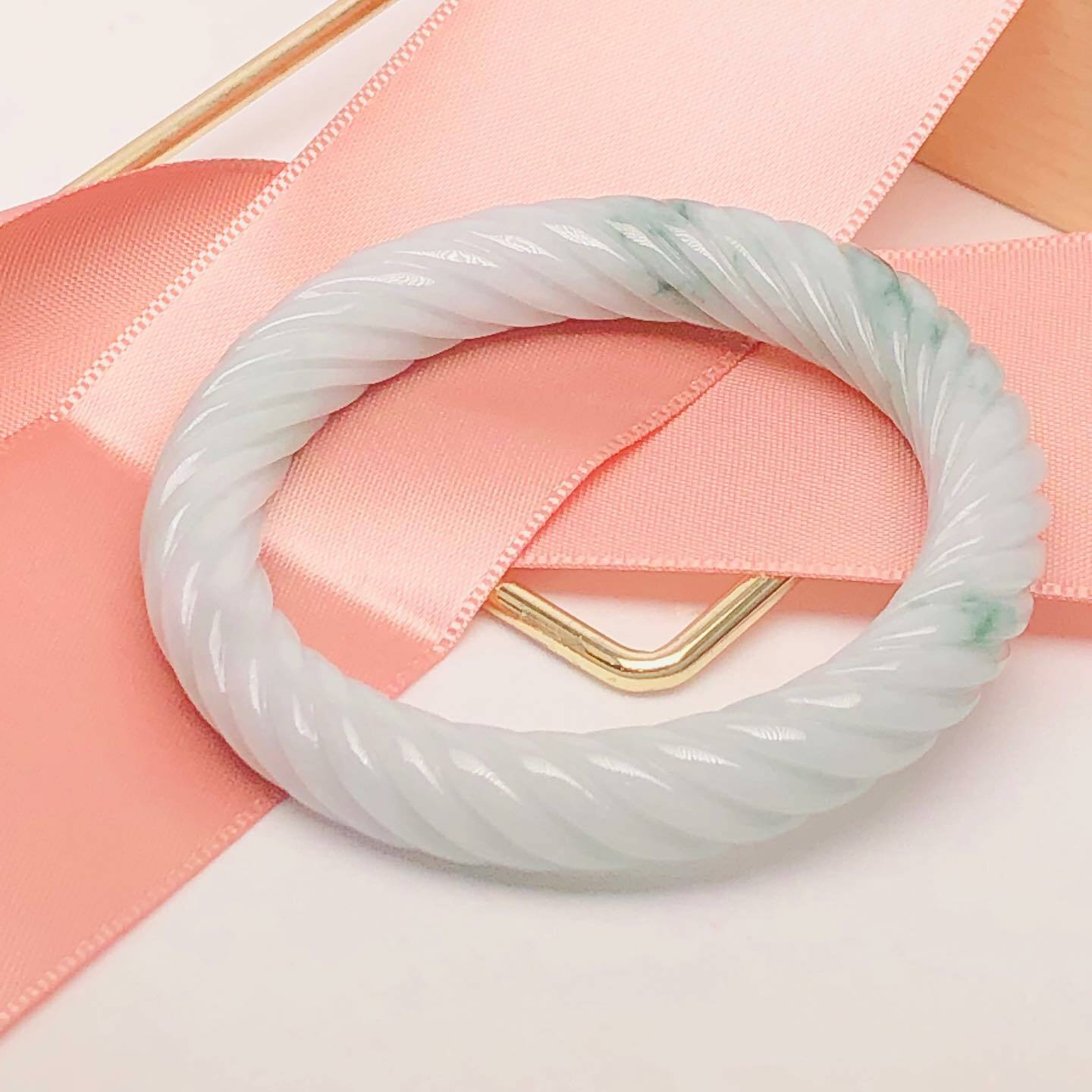 淡綠飄花扭紋鐲48.2mm