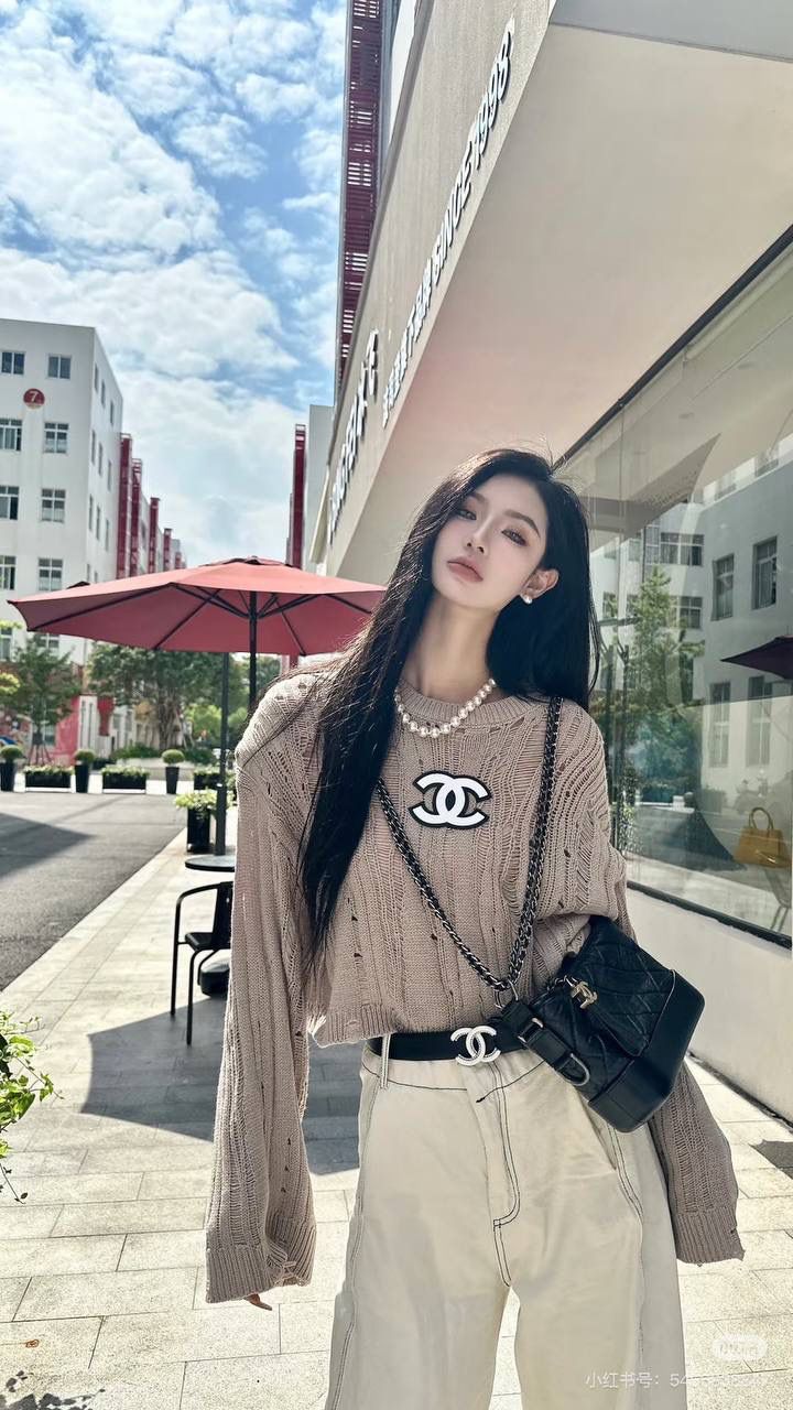 流浪包中號鑒定版 👜 一包一碼 支持全球鑒定查驗身份證原廠專G 蒙塔貝拉原廠皮料過關清單資料可査詢 四大金剛之一的流浪包百搭不膩，大愛它的帥氣隨性慵懶優雅！ 中號size男女都可以駕馭，輕鬆背出屬於自己的風格！ 五金：全鋼做舊復古五金 皮料：蒙塔貝拉原廠皮 尺寸大号：21*28*10cm 小号：15*20*8cm