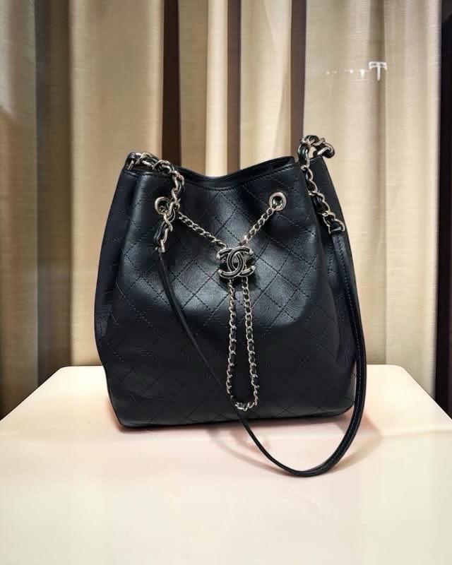 Chanel drawstring bucket bag CALFKSIN 100%Authentic, 98%New  ✅card✅Dust bag✅box