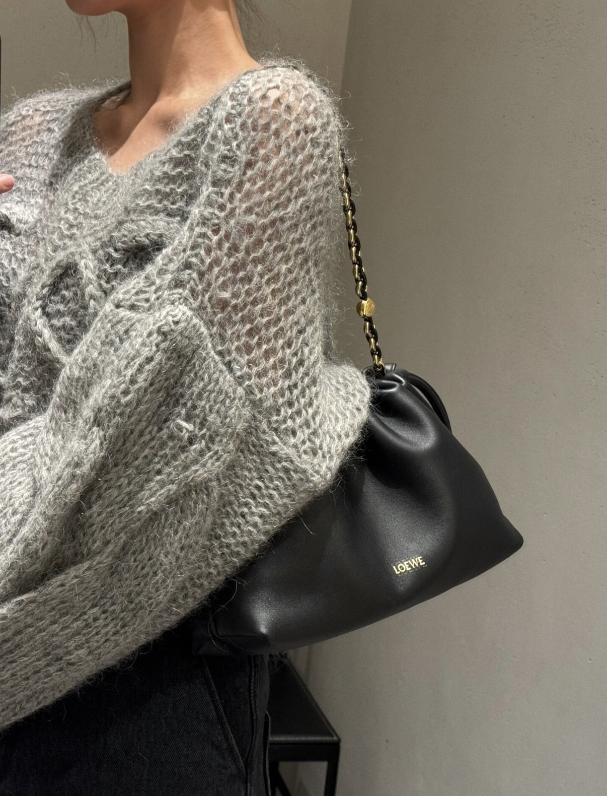 指定款式限時優惠❣️訂貨🍒Loewe medium flamenco bag  Size 30x20x11cm 另有可調節長肩帶