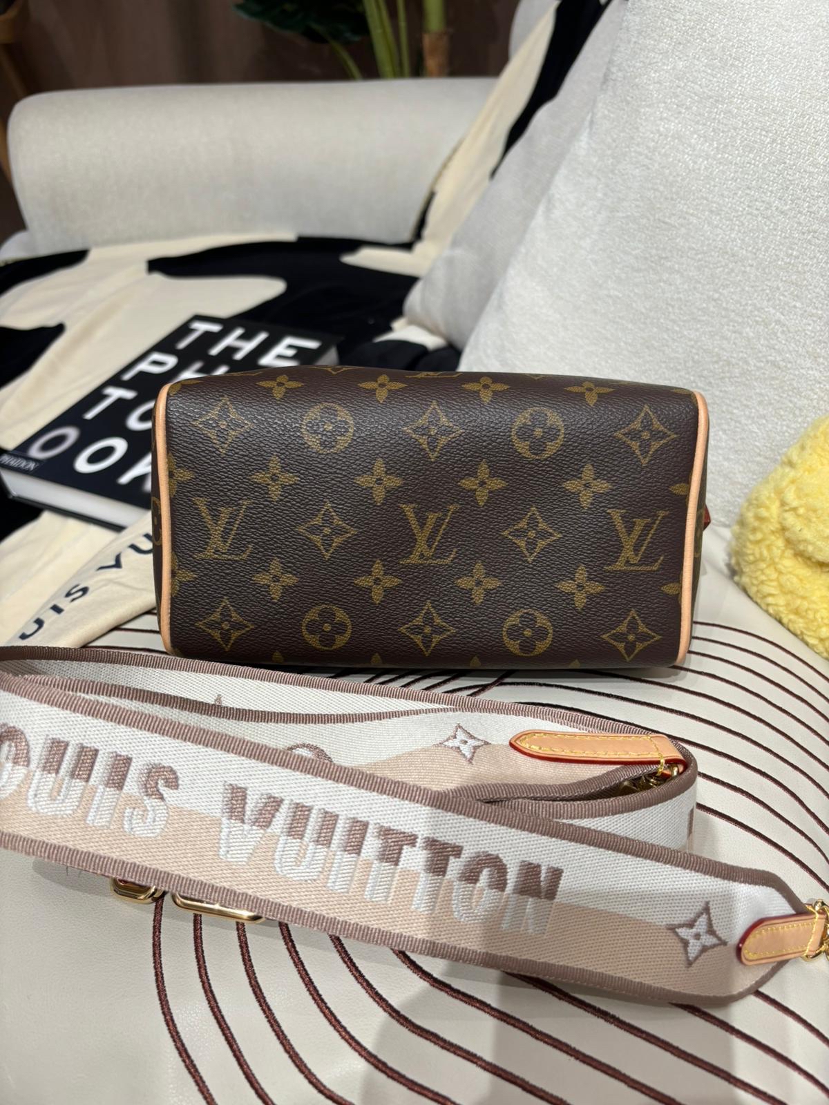 LV Speedy 20 monogram ,100%Authentic, 95%New ✅Key Lock✅Dust bag