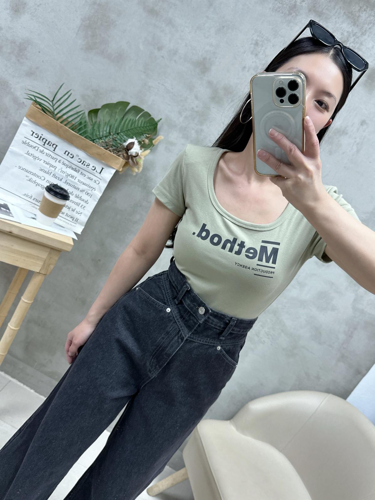 Q08 骨感方領英仔Top