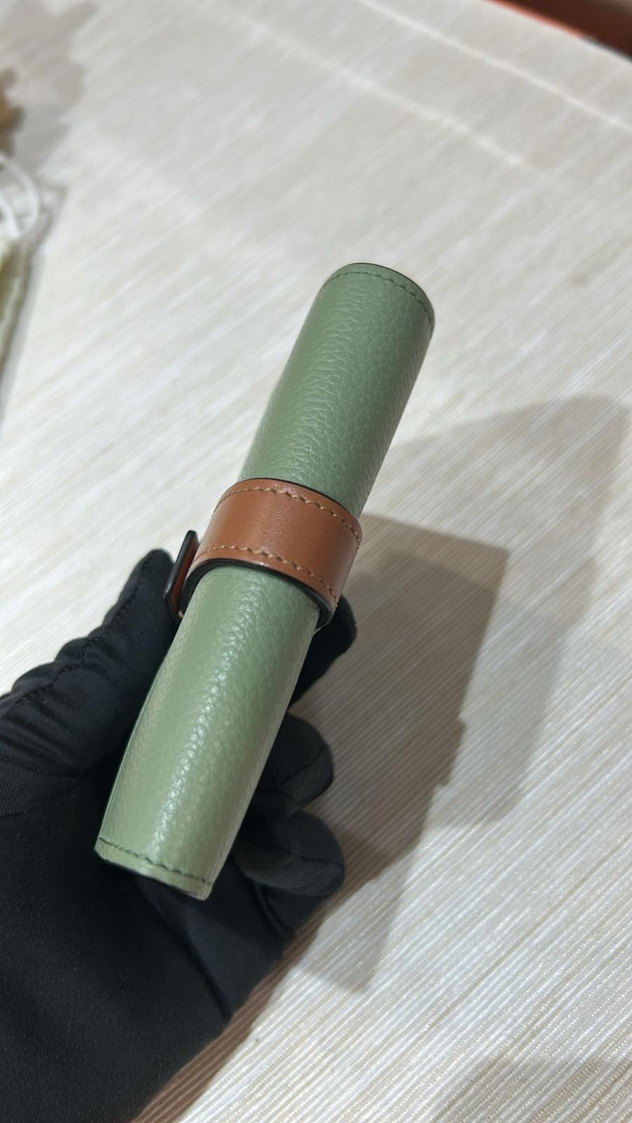 Loewe Short Wallet Calfskin 100%Authentic, 98%New ✅專門店收據