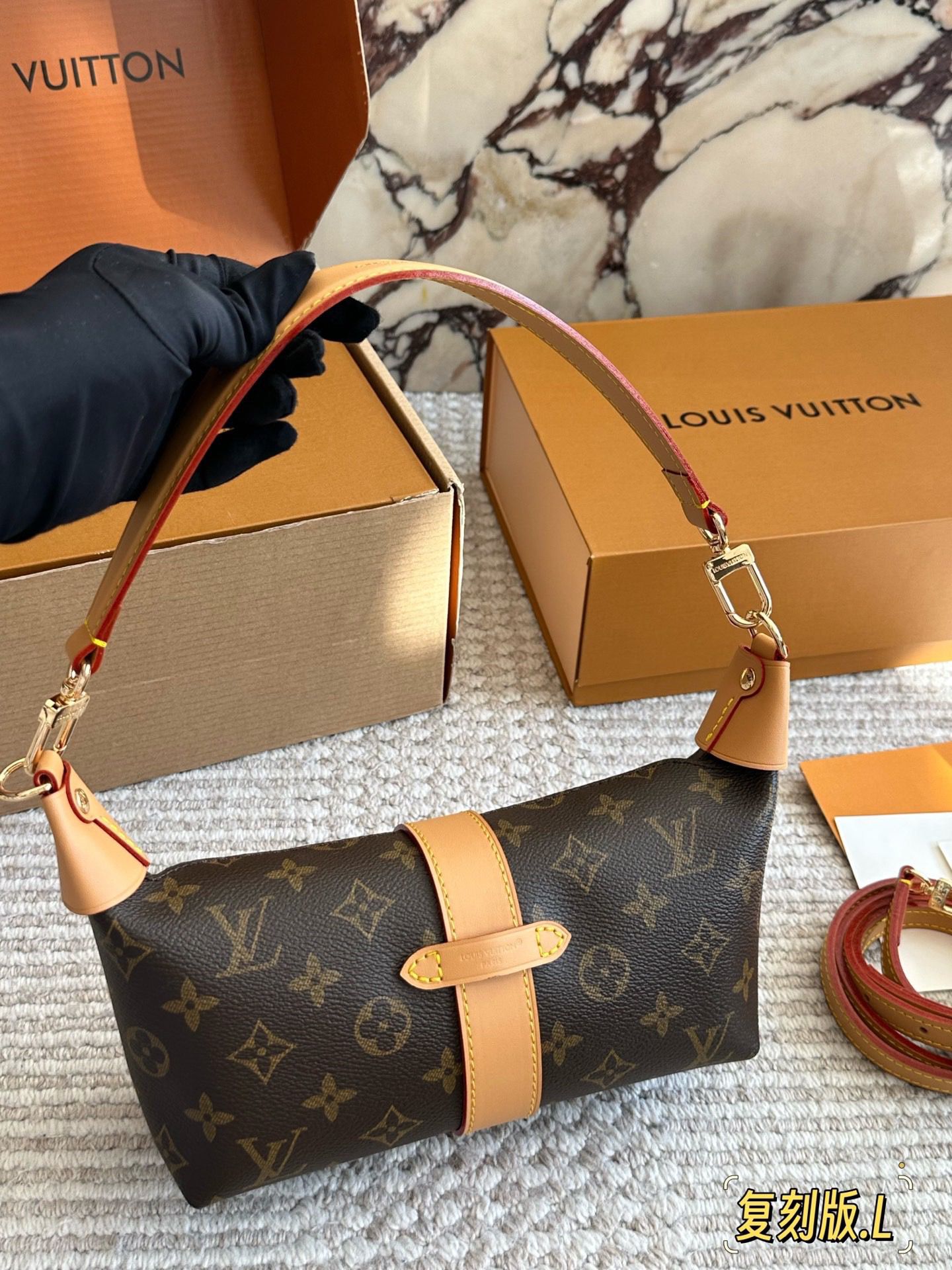 原單* LV 新款 MIA餃子包$588