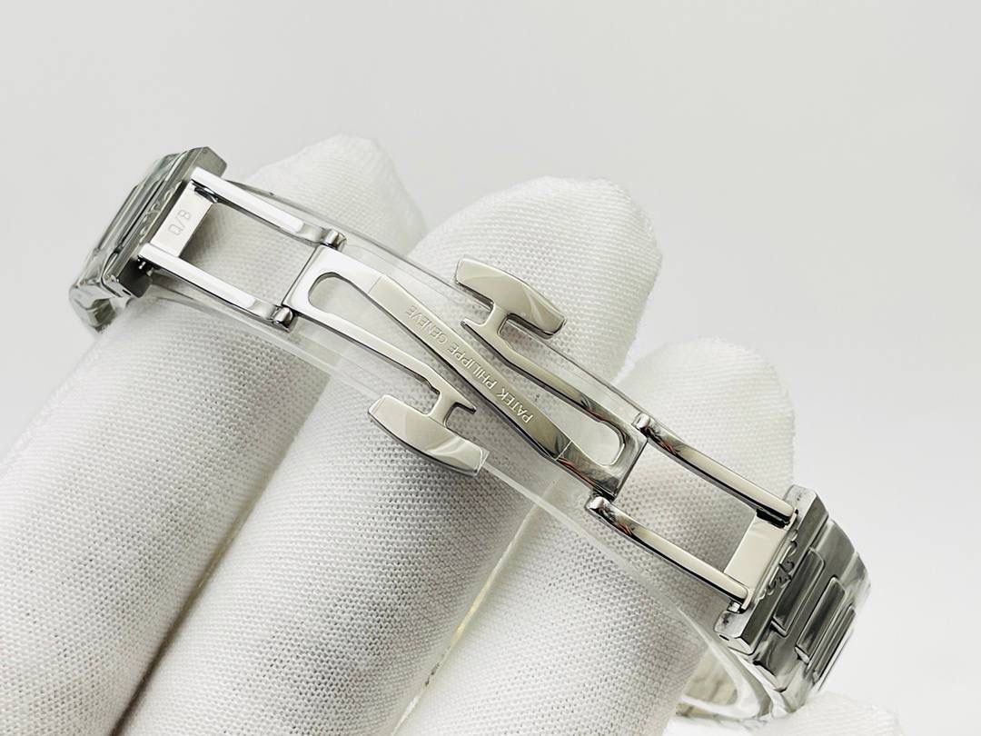 百达翡丽鹦鹉螺女款腕表PP7118强势来袭！ “324”机芯最高版本““到货”” 唯一媲美正品的副本！ 正品完美互换真正Cal.324C一体29钻机芯！ 全新订制版百达翡丽专Cal.324SC自动上链机芯。史无前例厚度和正品一致完全实现。整机根据真正的Cal.324SC机芯设计-1:1尊重原厂设计，傲视市面上一切副本百达翡丽。 机芯尺寸“27.0mm”厚度“3.3mm”动力存储“45小时”数据正品一致！ 腕表尺寸34MM，厚度8.3MM，全网最薄！ “没人能拥有百达翡丽，只不过为下一代保管而已。”