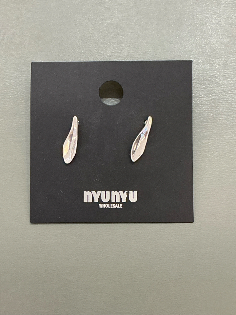 Nnu Leaf Shape Vintage Stud Earrings