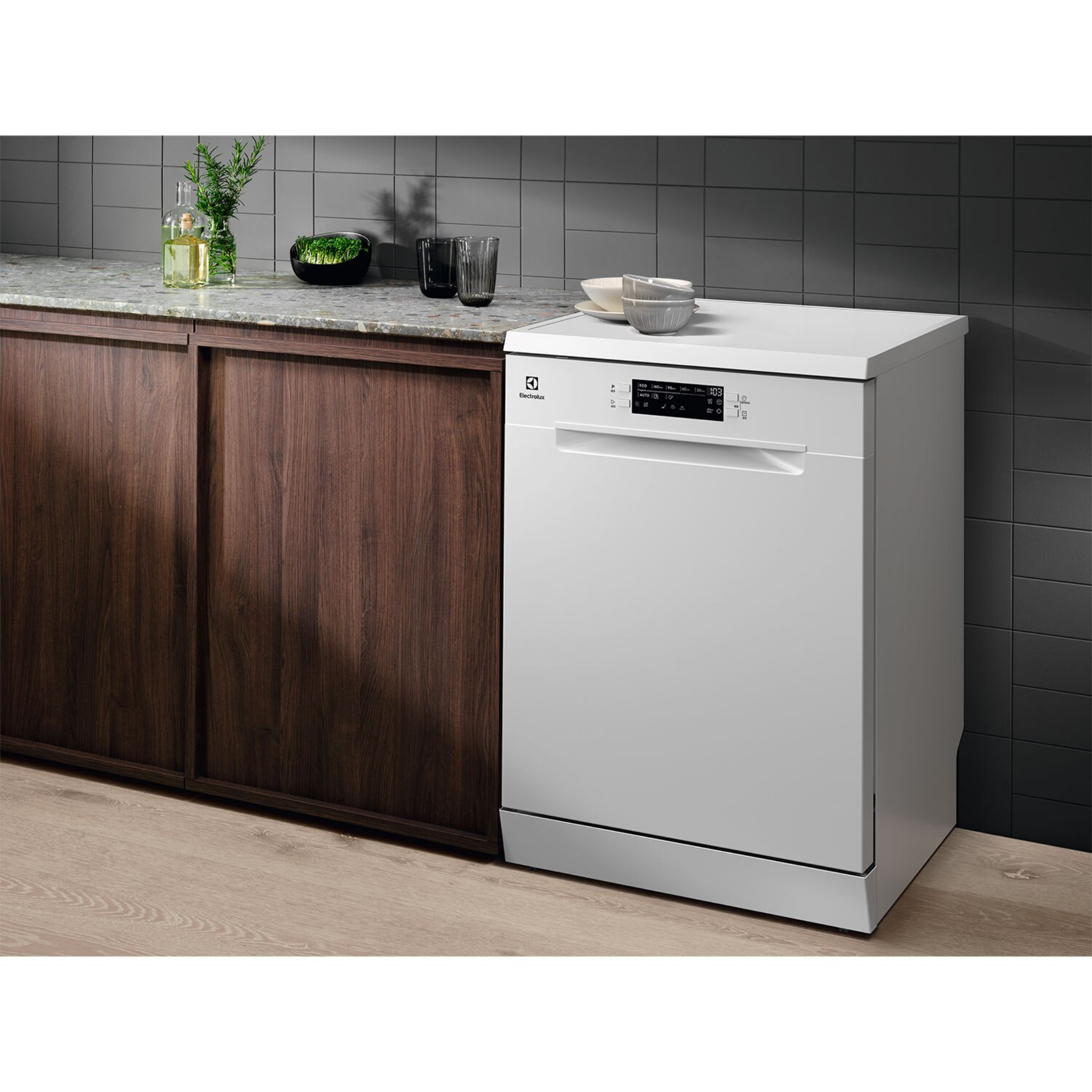 Electrolux UltimateCare 300 Freestanding Dishwasher White (ESA47200SW)