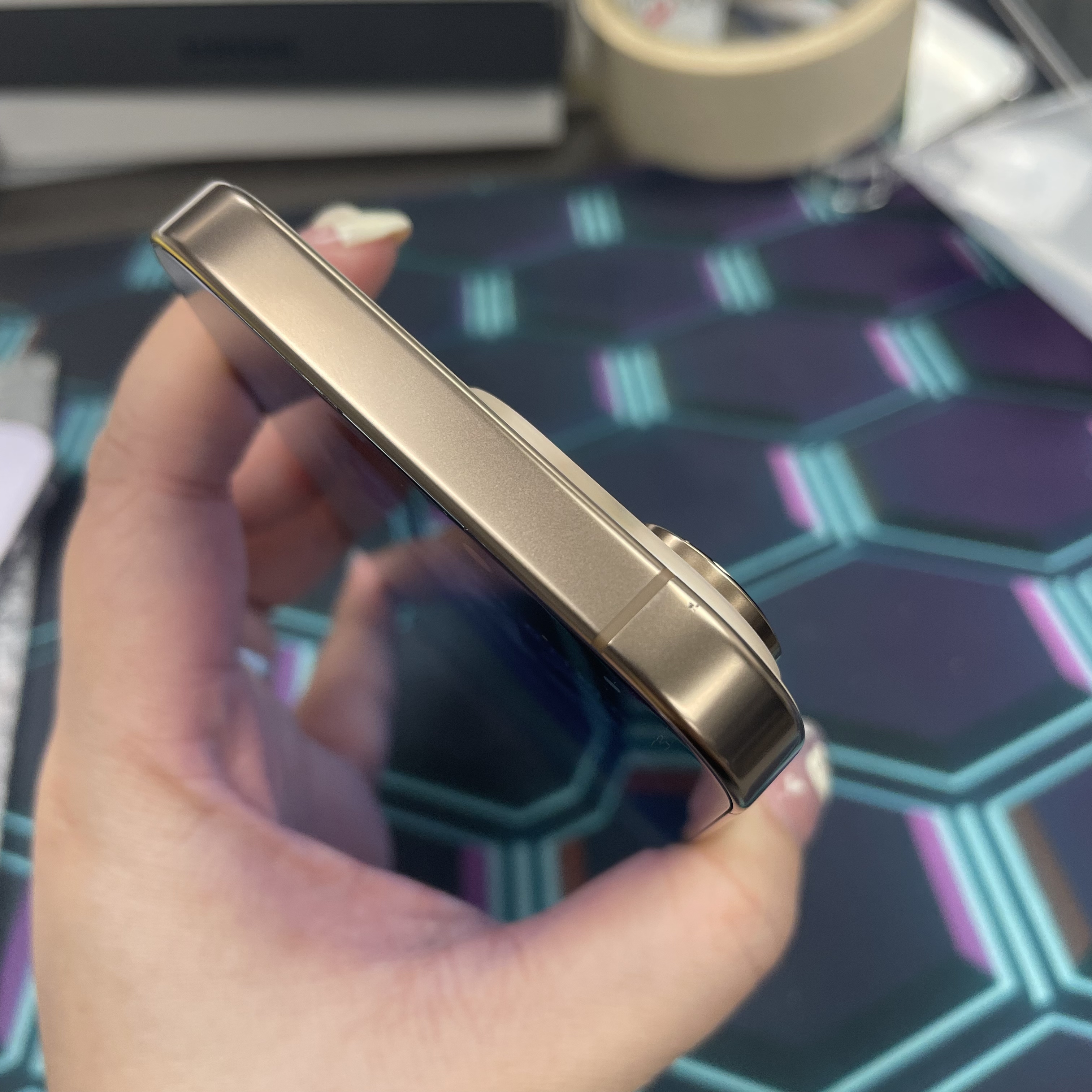 *6770 16 Pro 勁靚機 128GB 電89 沙色 gold