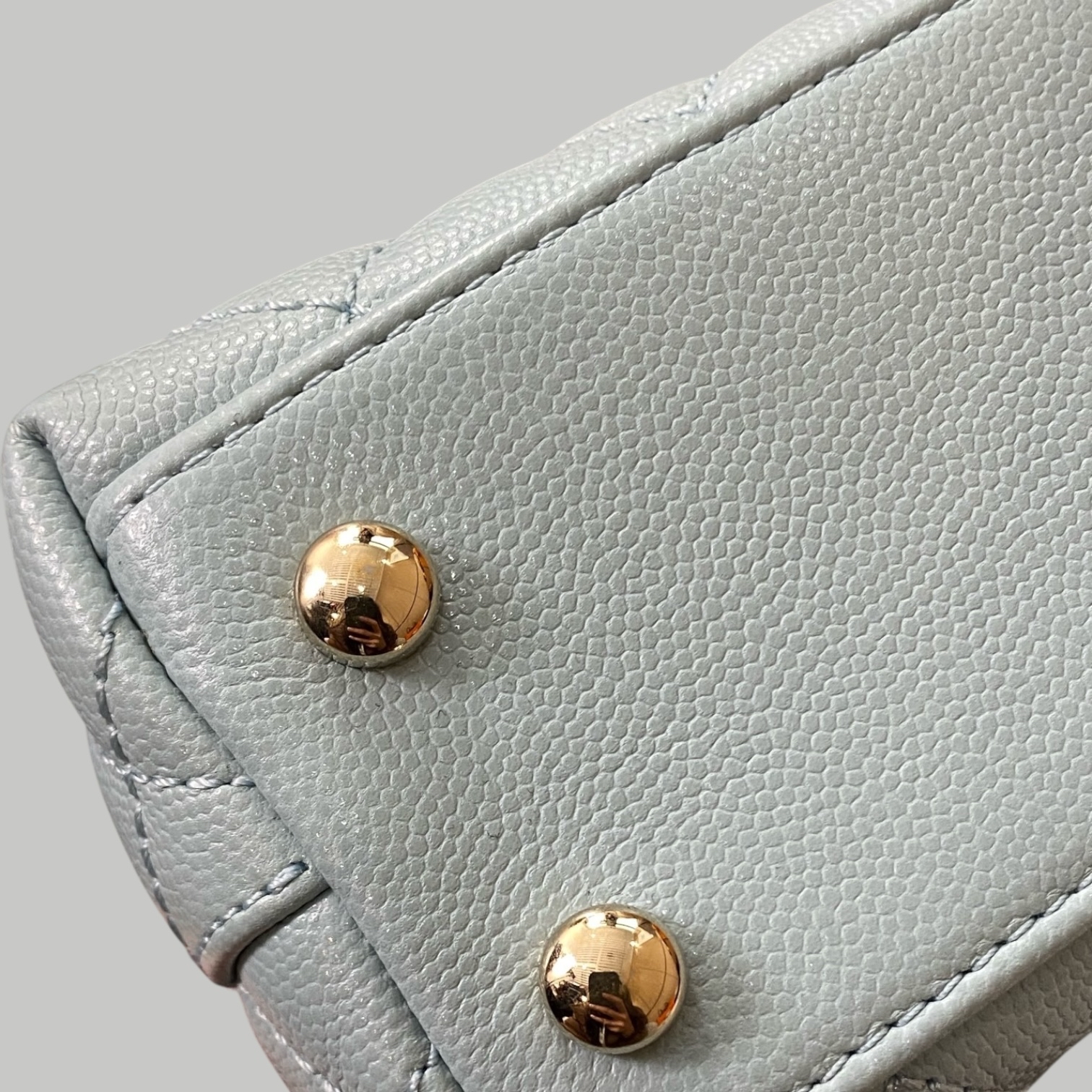 Chanel CocoHandel mini 22P淺藍色