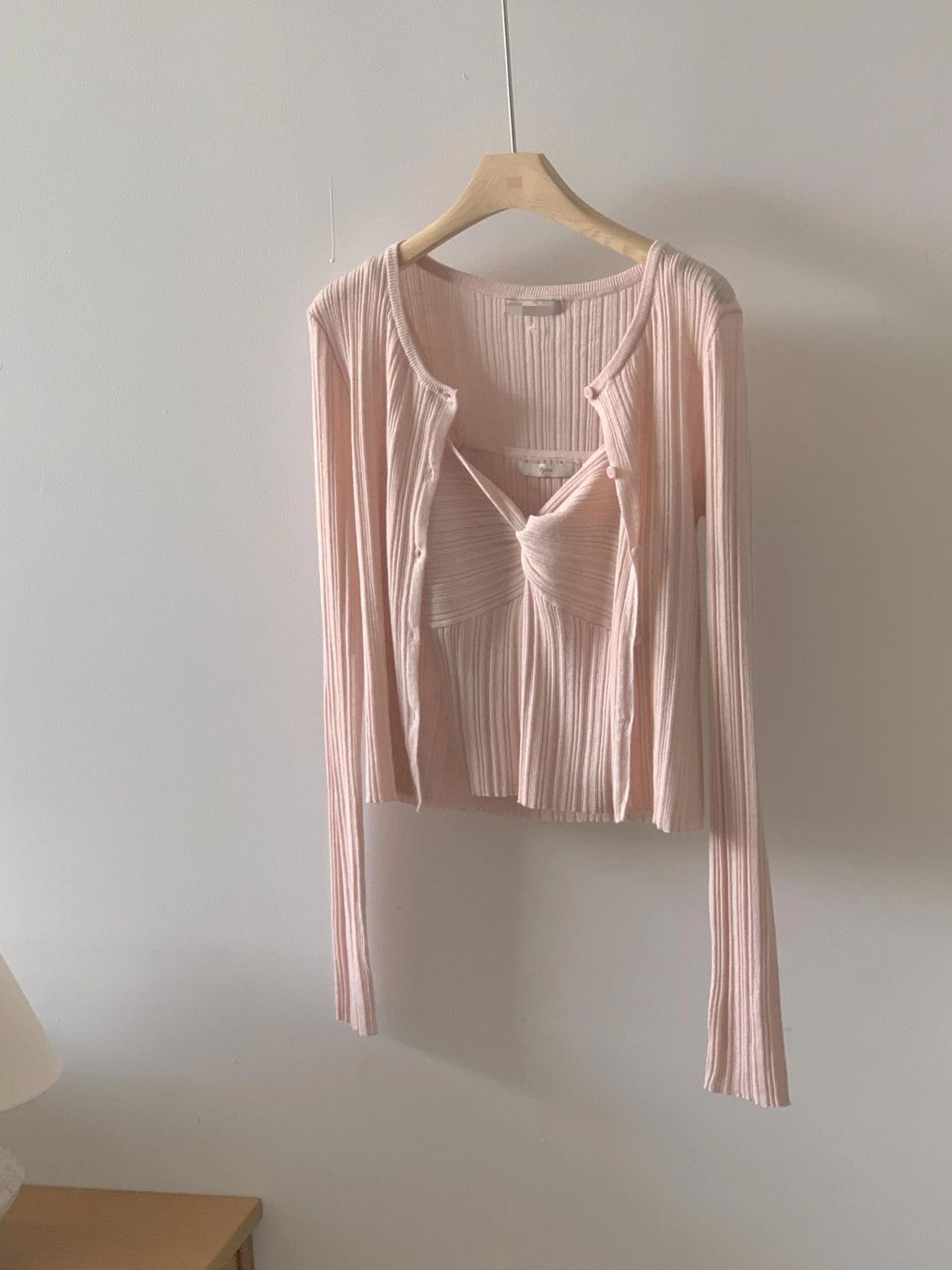 【查詢度最高】暗直紋扭結彈性吊帶套裝