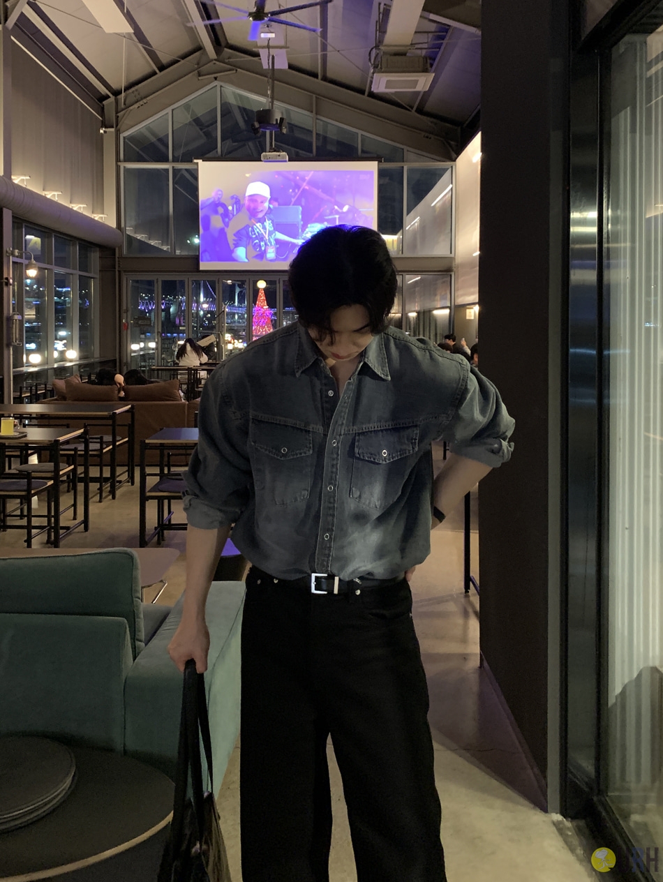 【100%保證韓國直送】復古感水洗雙口袋寬鬆版型牛仔襯衫 👕 [2 color] RL114836