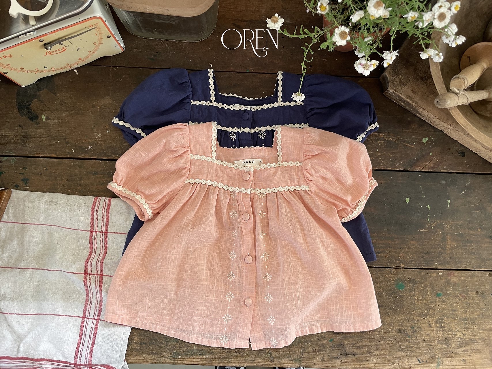 ☀️預訂 韓國直送☀️🇰🇷Oren Eloise兩色蕾絲花卉刺繡亞麻短袖襯衫