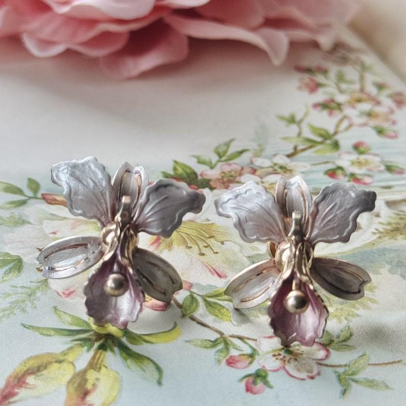 Vintage C.a. 1950s Repainted "Golden Bell' Statement Screw-back Earrings (MT1960-10)